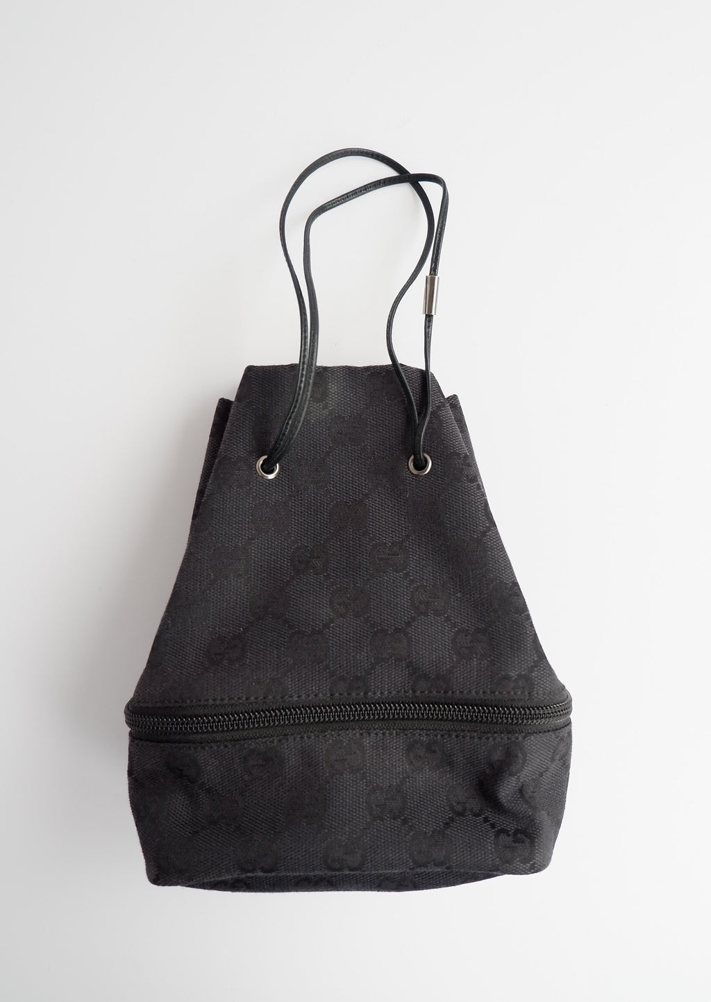 Pochette à cordon Gucci authentique d'occasion en toile GG noire