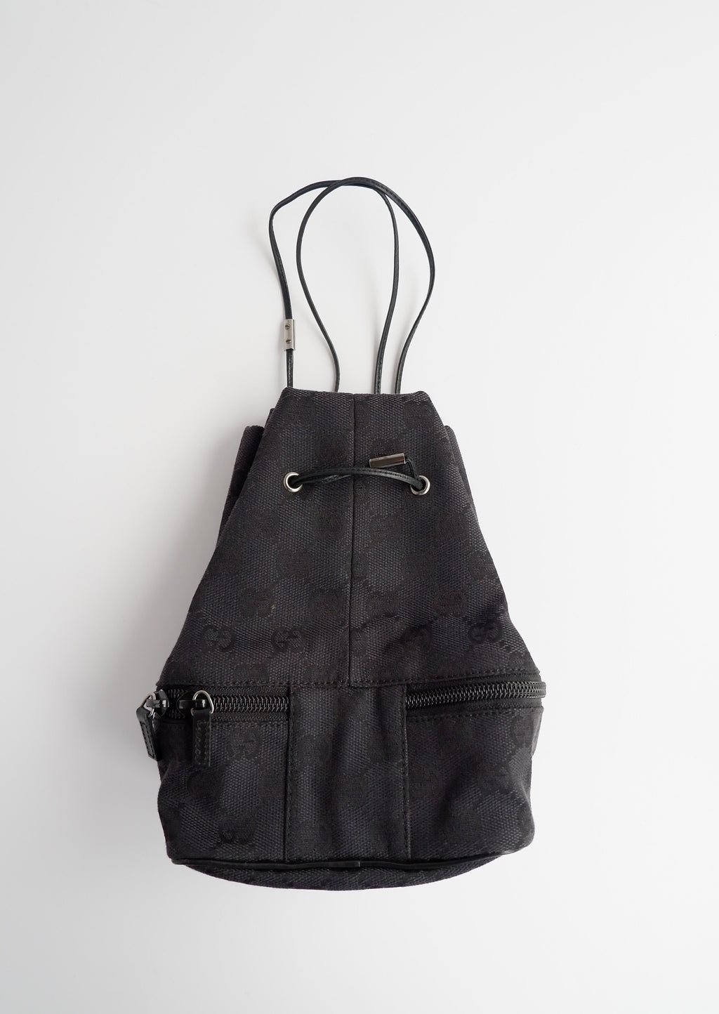 Pochette à cordon Gucci authentique d'occasion en toile GG noire