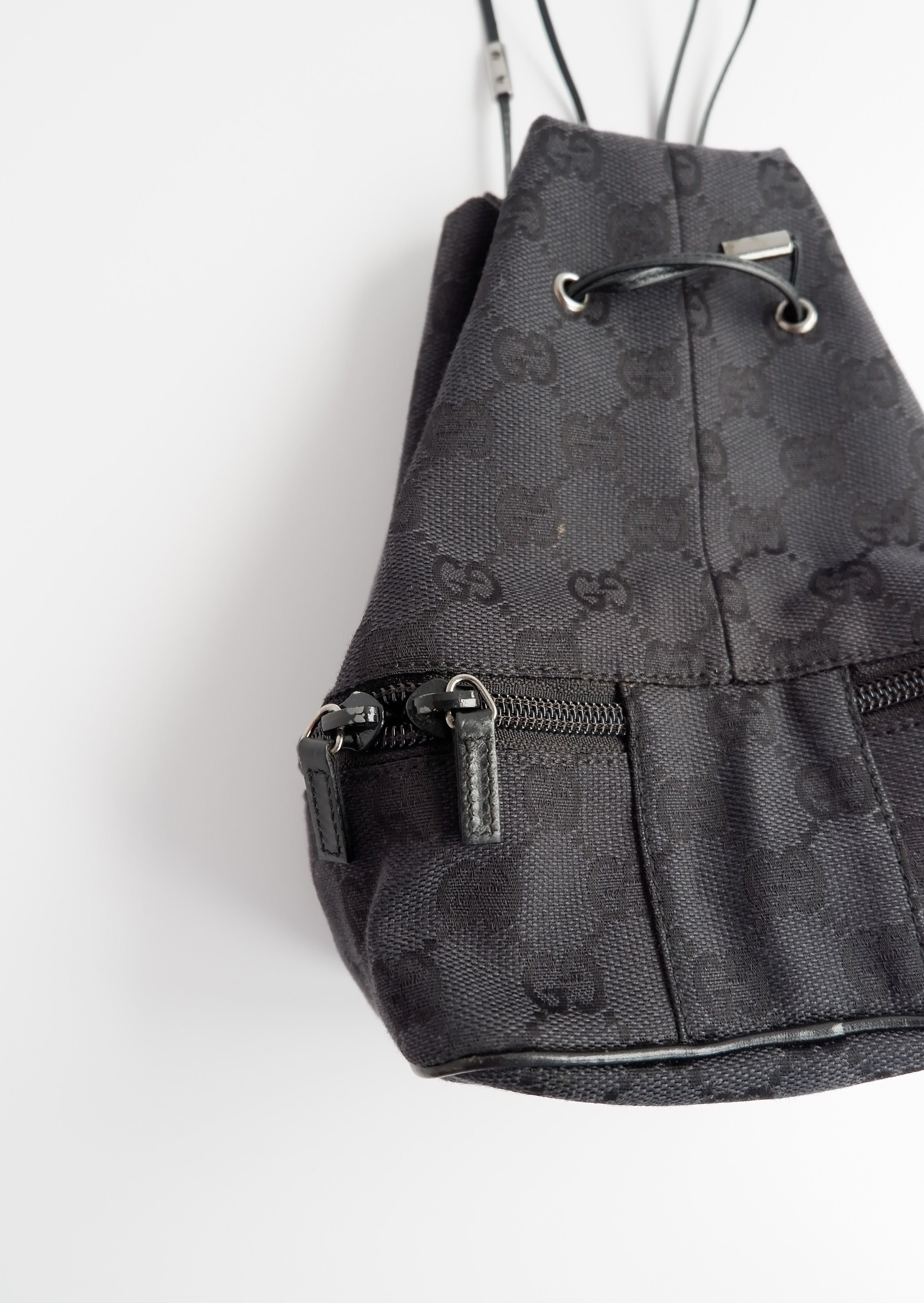 Pochette à cordon Gucci authentique d'occasion en toile GG noire