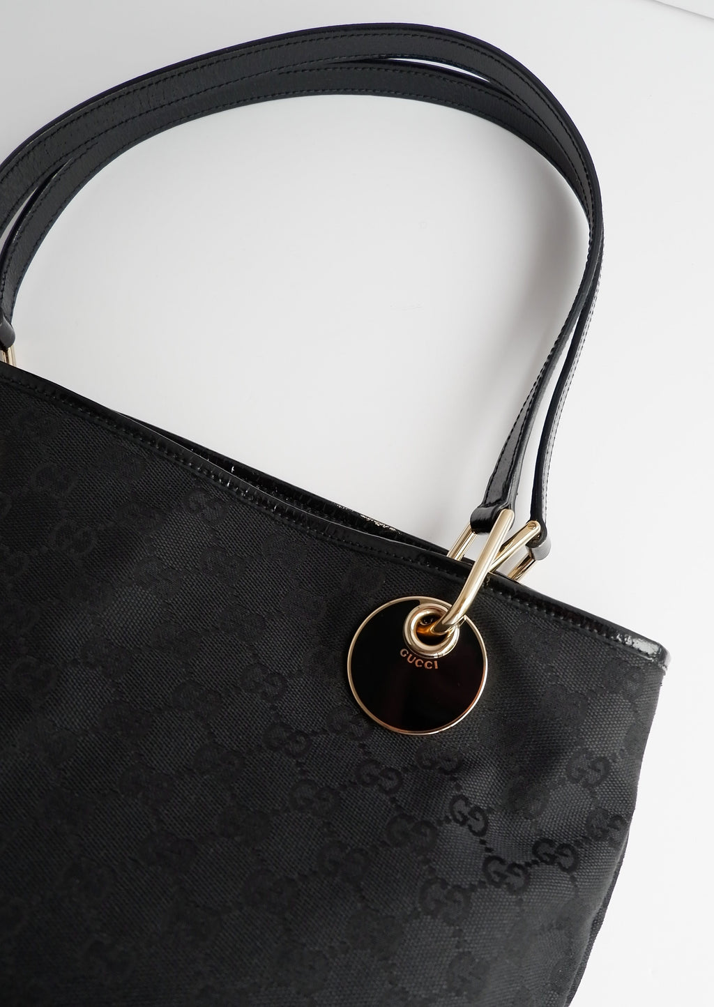 Authentique sac cabas Gucci d'occasion en toile GG noire