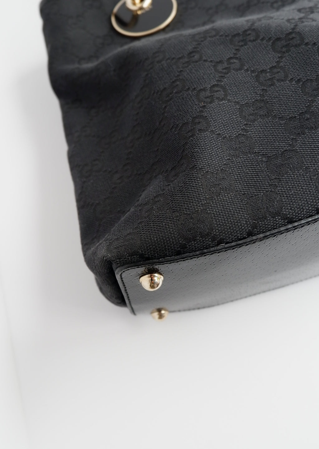 Authentique sac cabas Gucci d'occasion en toile GG noire