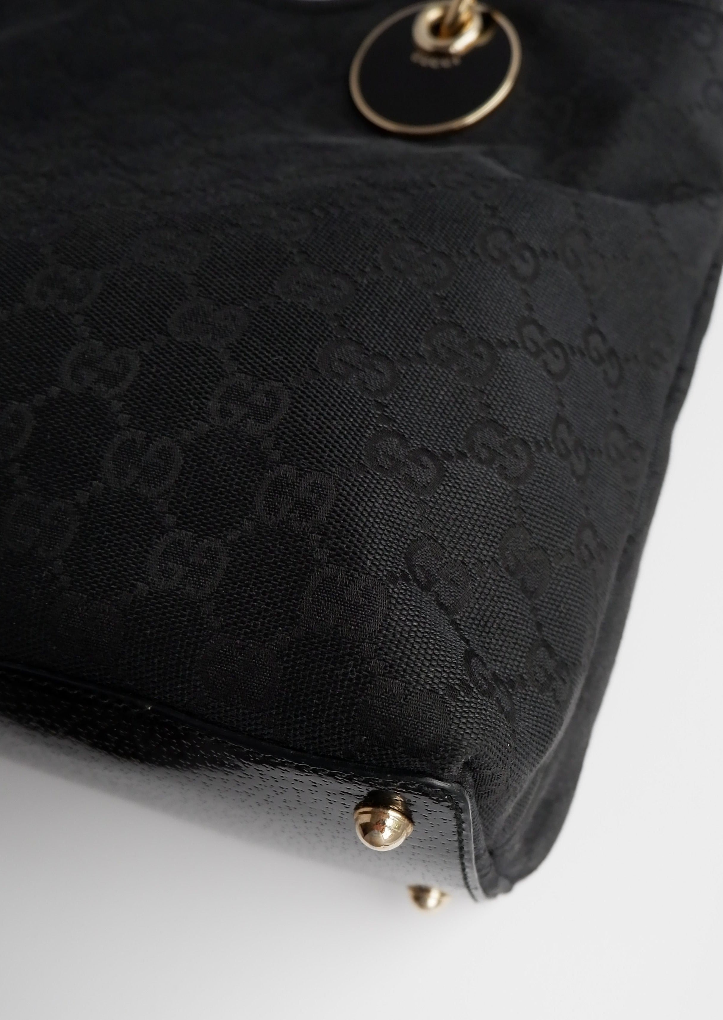 Authentique sac cabas Gucci d'occasion en toile GG noire