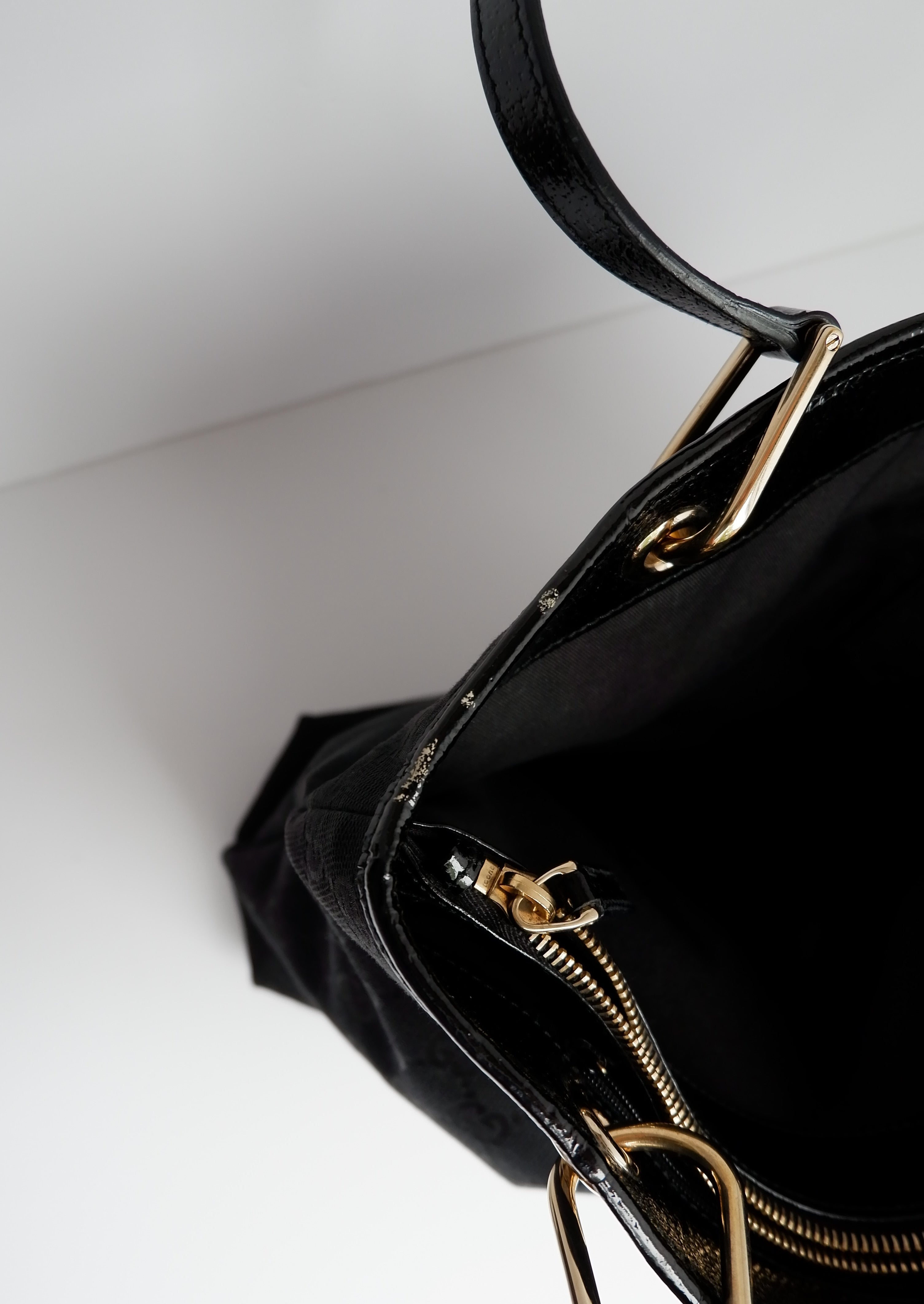 Authentique sac cabas Gucci d'occasion en toile GG noire