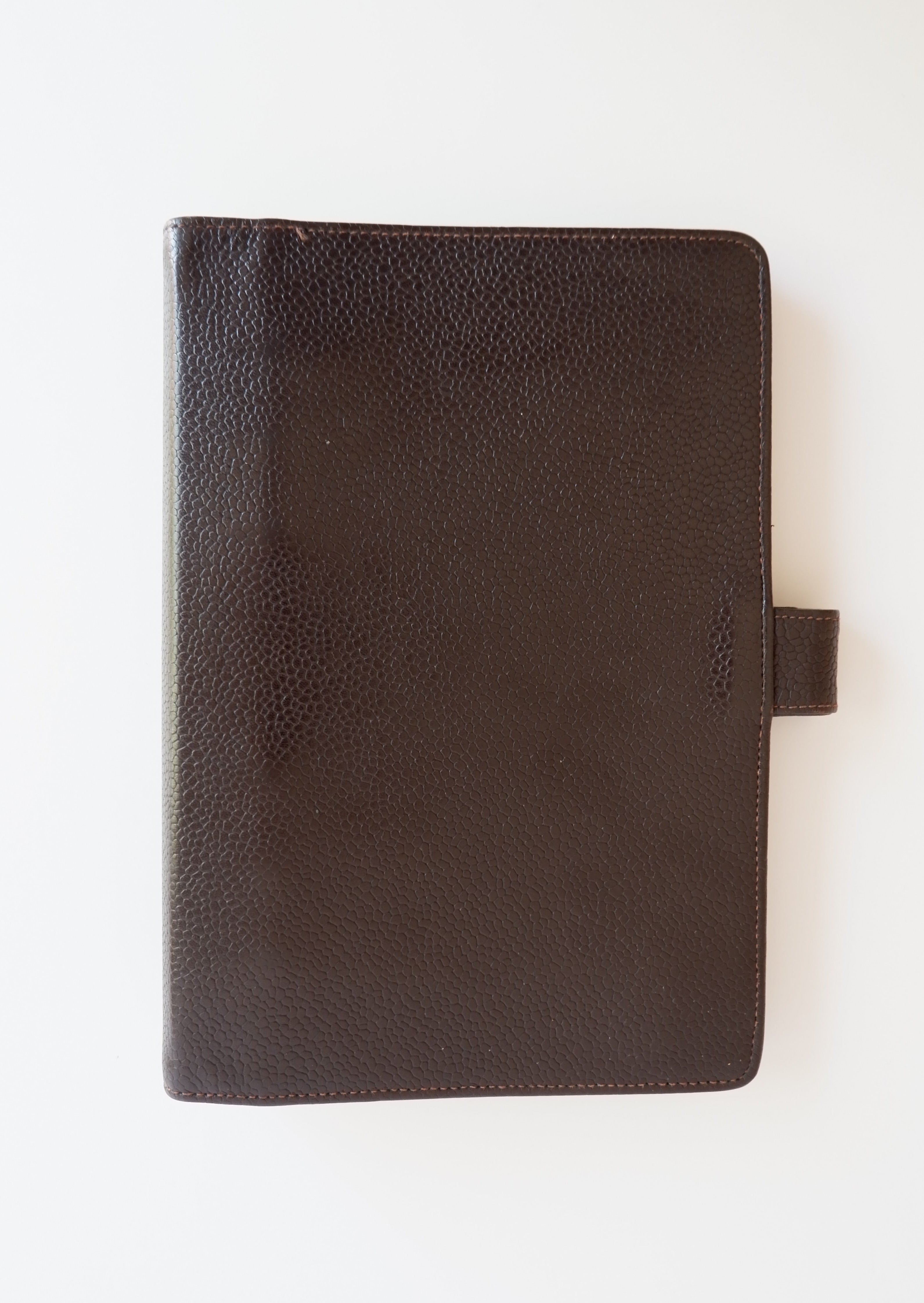 Authentique protège-agenda Chanel en cuir grainé caviar marron, d'occasion