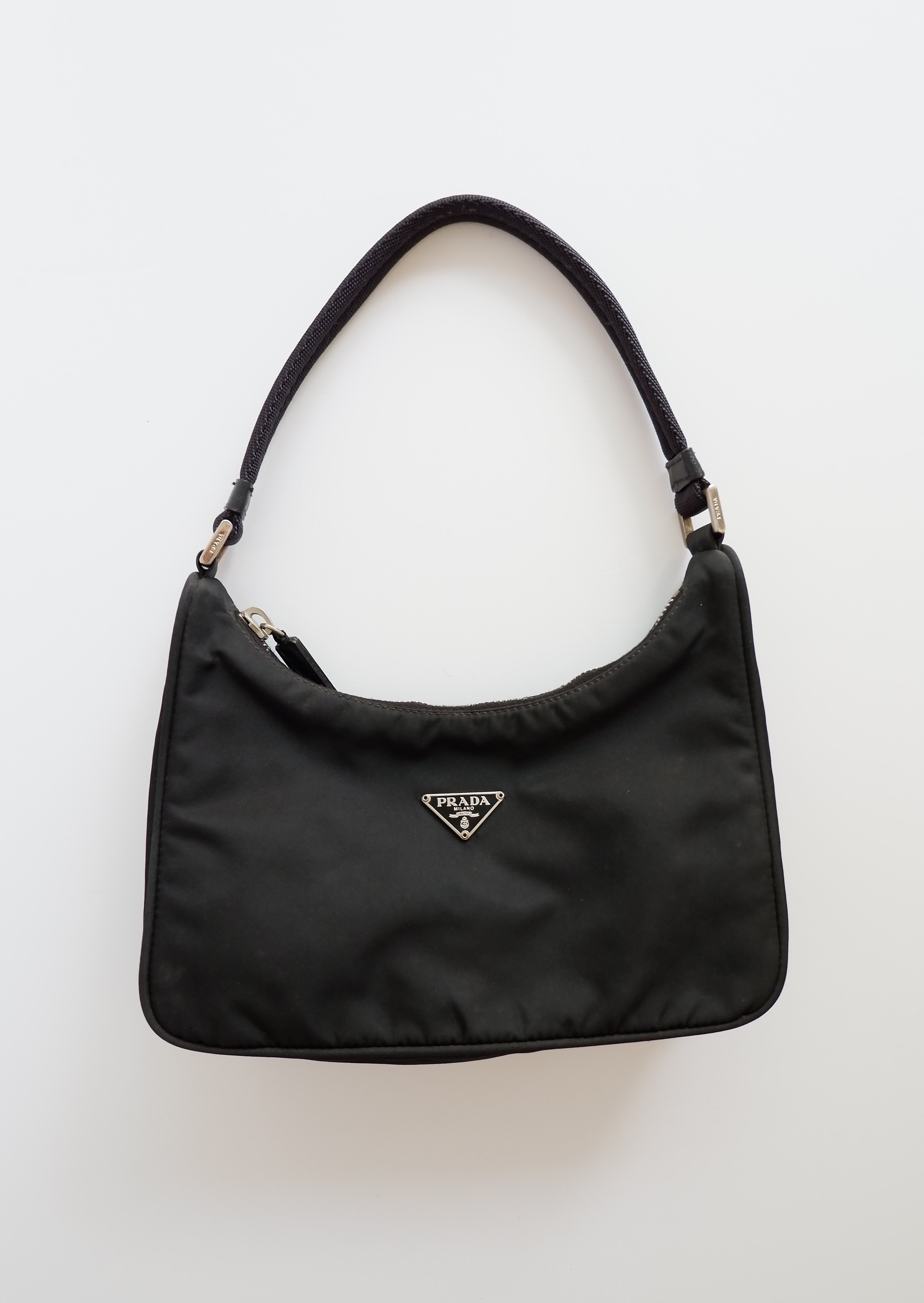 Sac porté épaule Prada authentique en nylon noir d'occasion