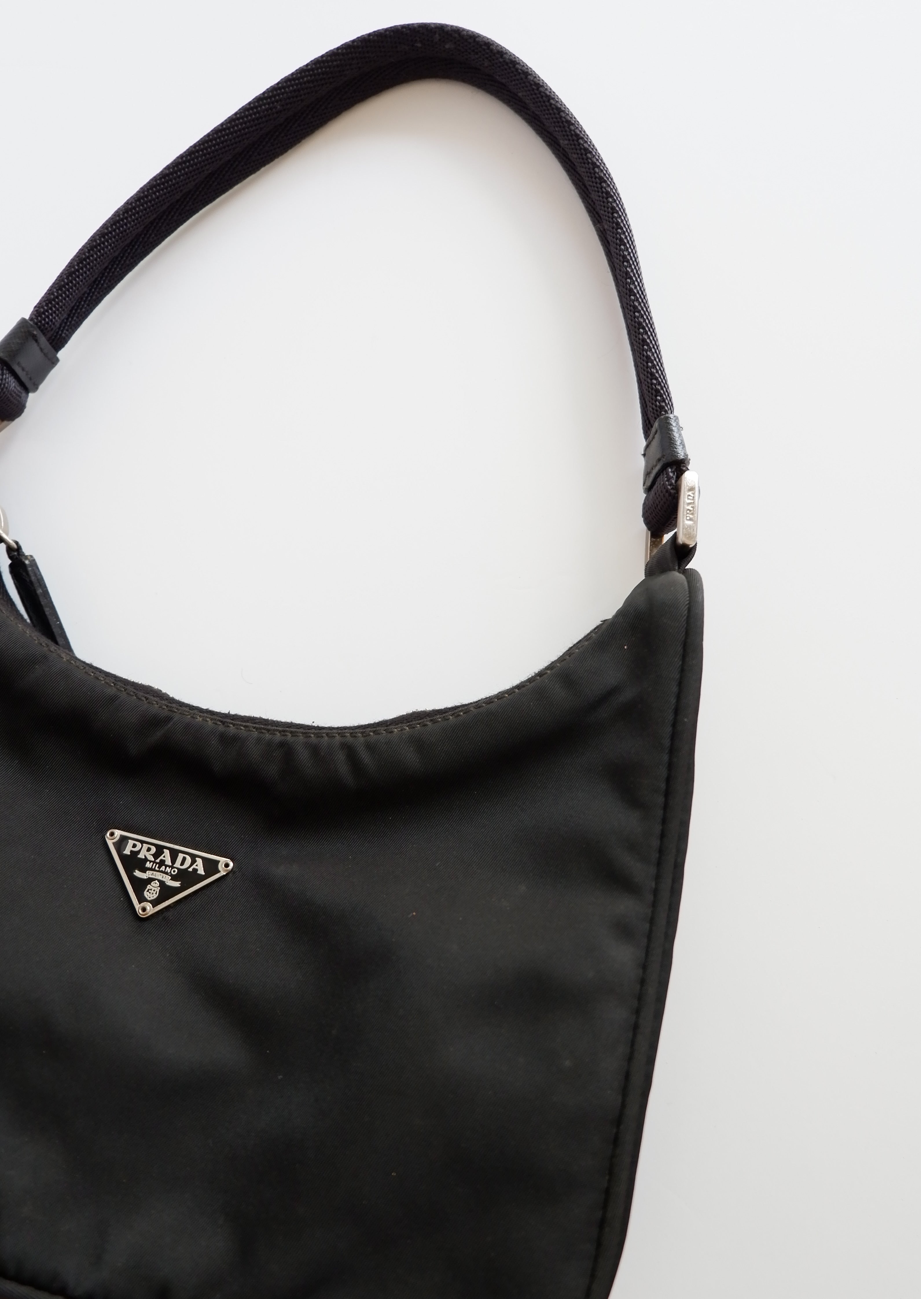 Sac porté épaule Prada authentique en nylon noir d'occasion
