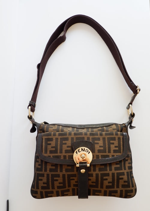 Authentique sac bandoulière Fendi marron imprimé Zucca Chef d'occasion