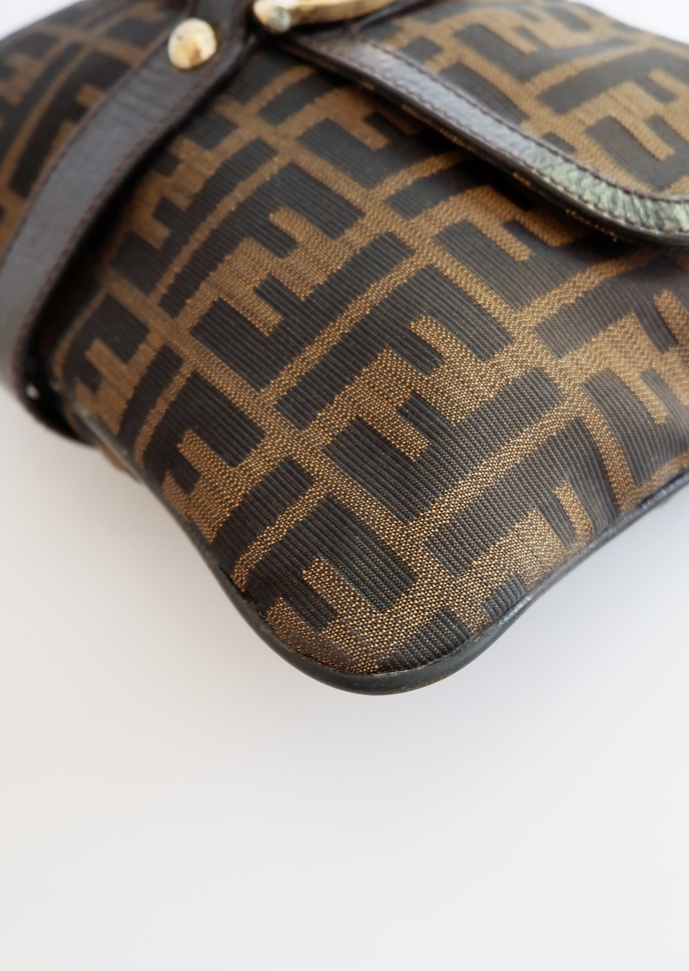 Authentique sac bandoulière Fendi marron imprimé Zucca Chef d'occasion