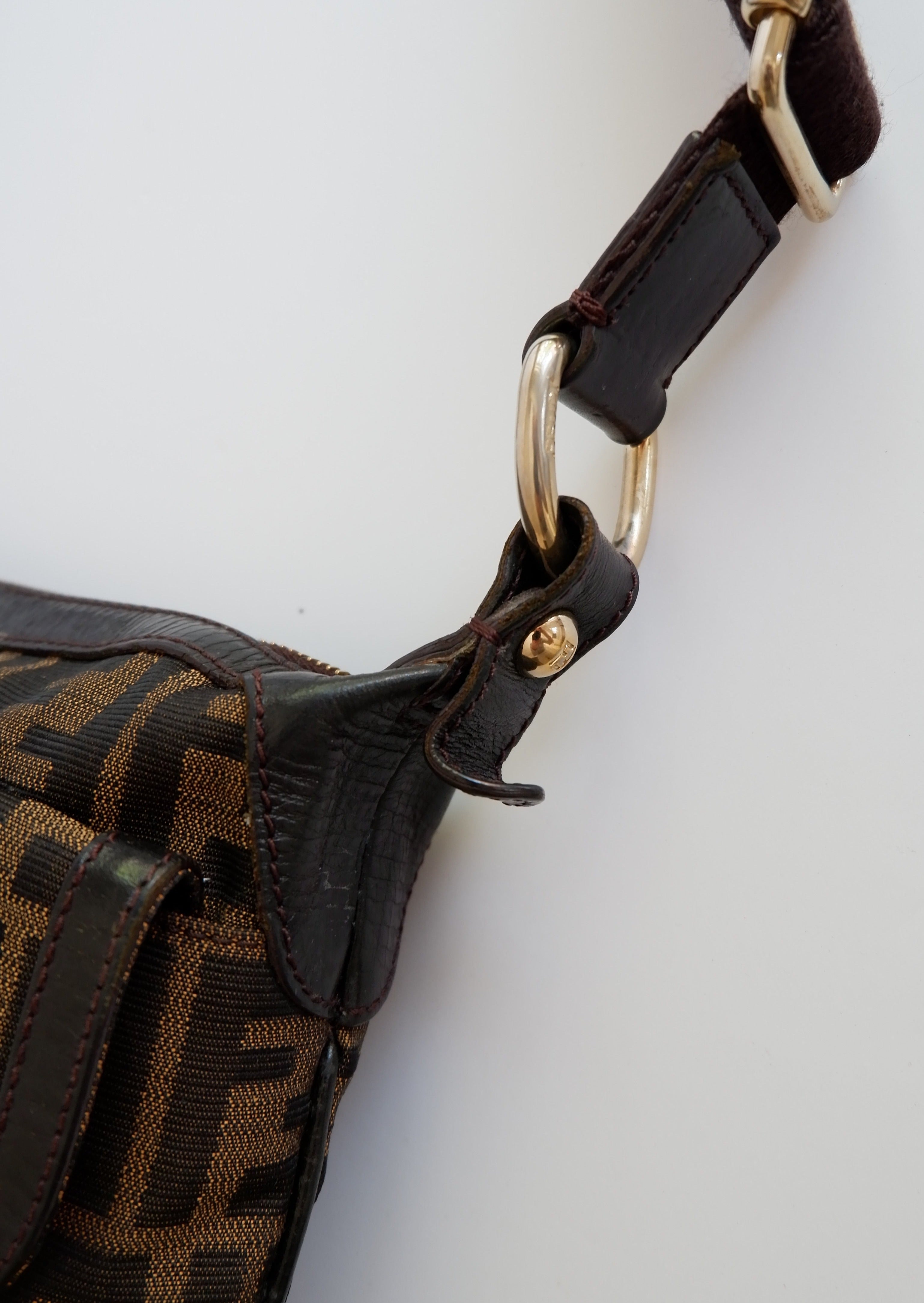 Authentique sac bandoulière Fendi marron imprimé Zucca Chef d'occasion