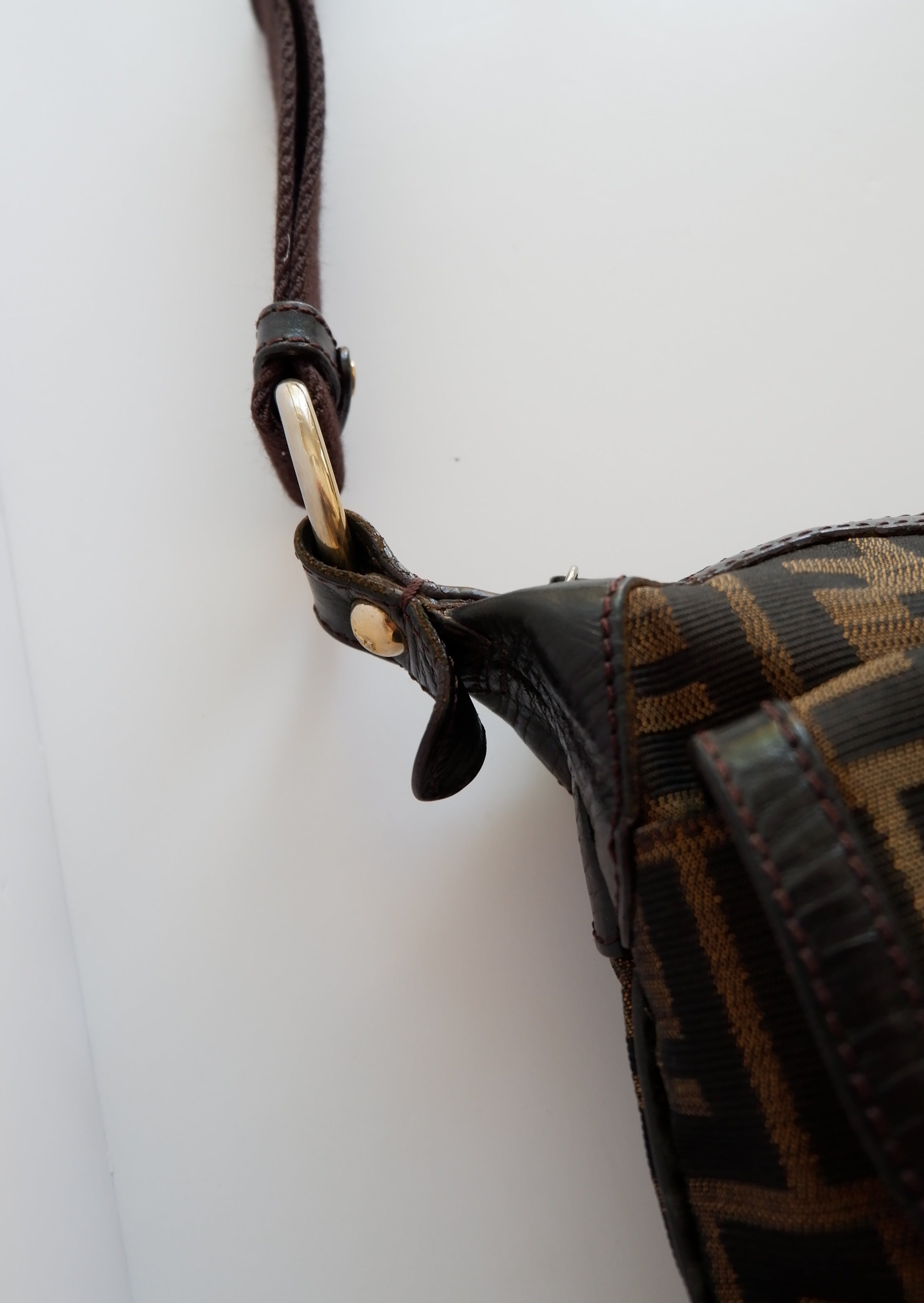 Authentique sac bandoulière Fendi marron imprimé Zucca Chef d'occasion