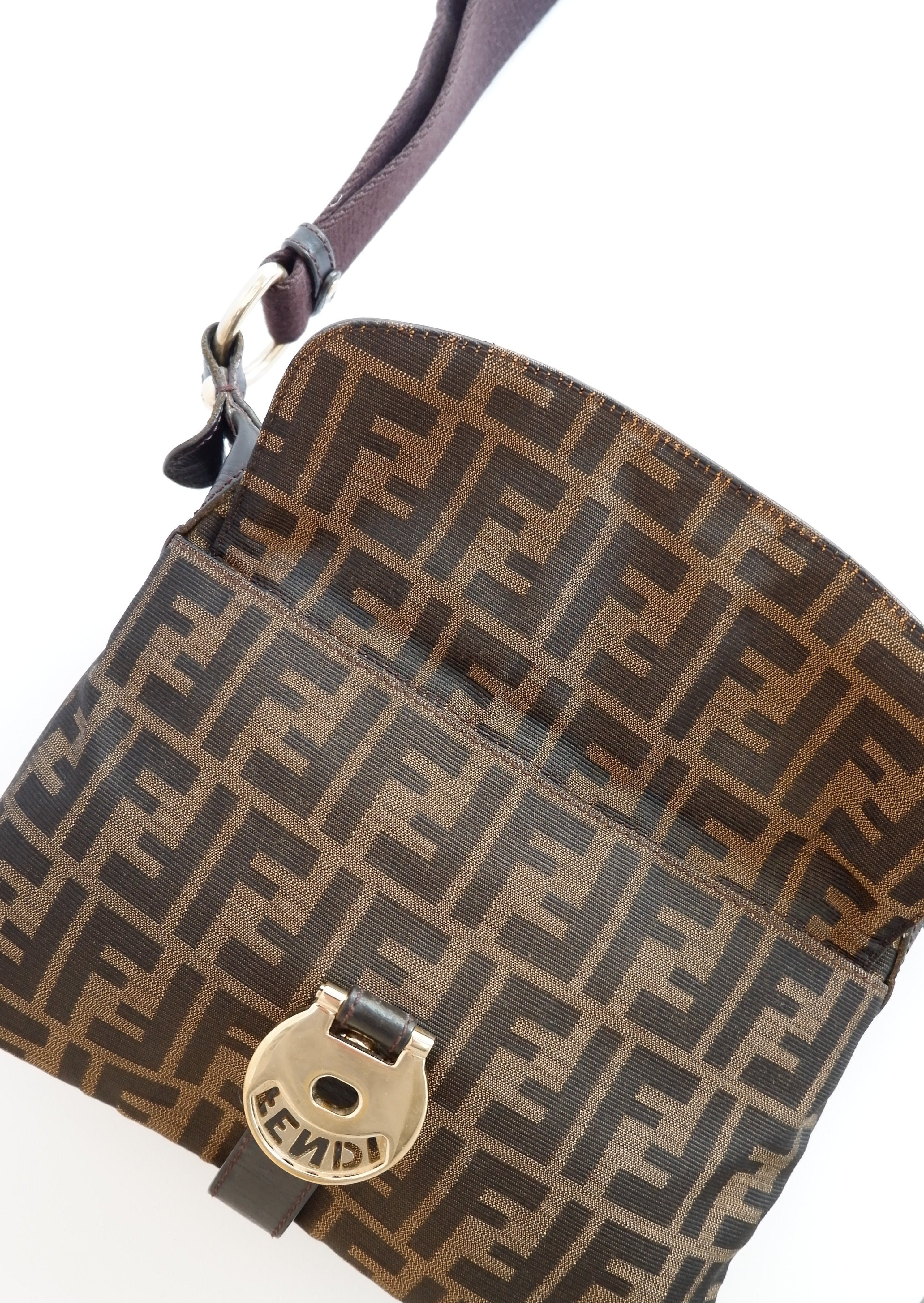 Authentique sac bandoulière Fendi marron imprimé Zucca Chef d'occasion