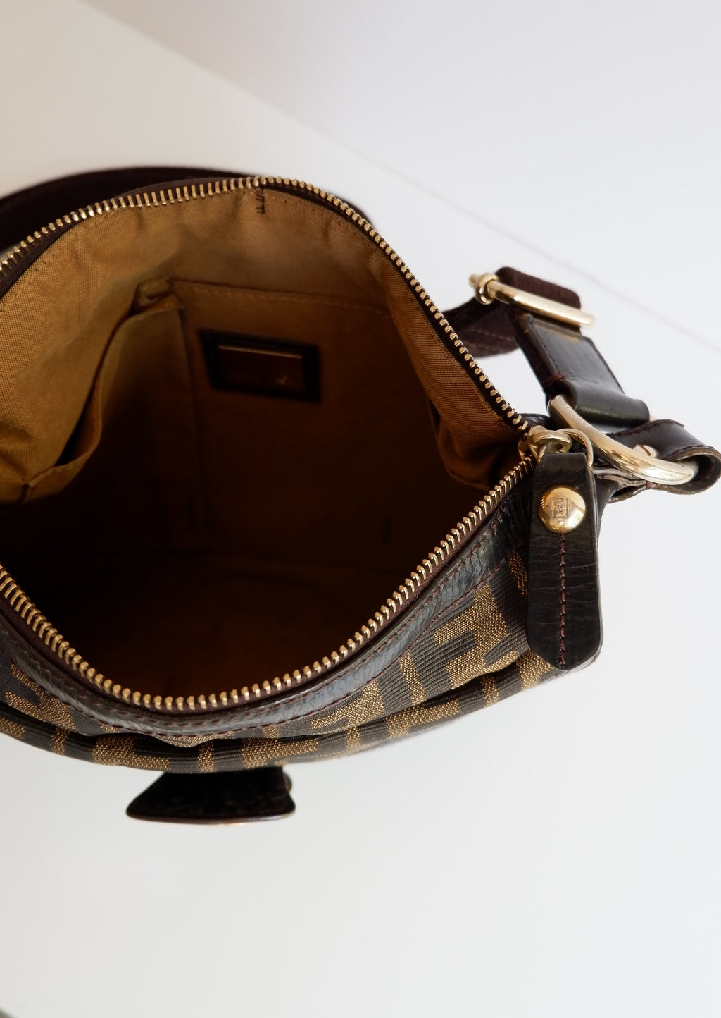 Authentique sac bandoulière Fendi marron imprimé Zucca Chef d'occasion