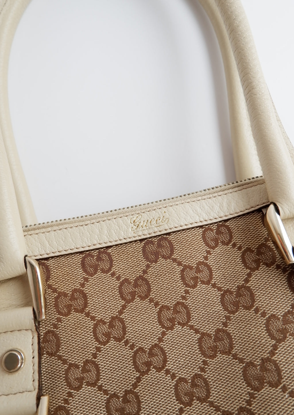 Sac bandoulière Gucci d'occasion authentique en toile GG blanche