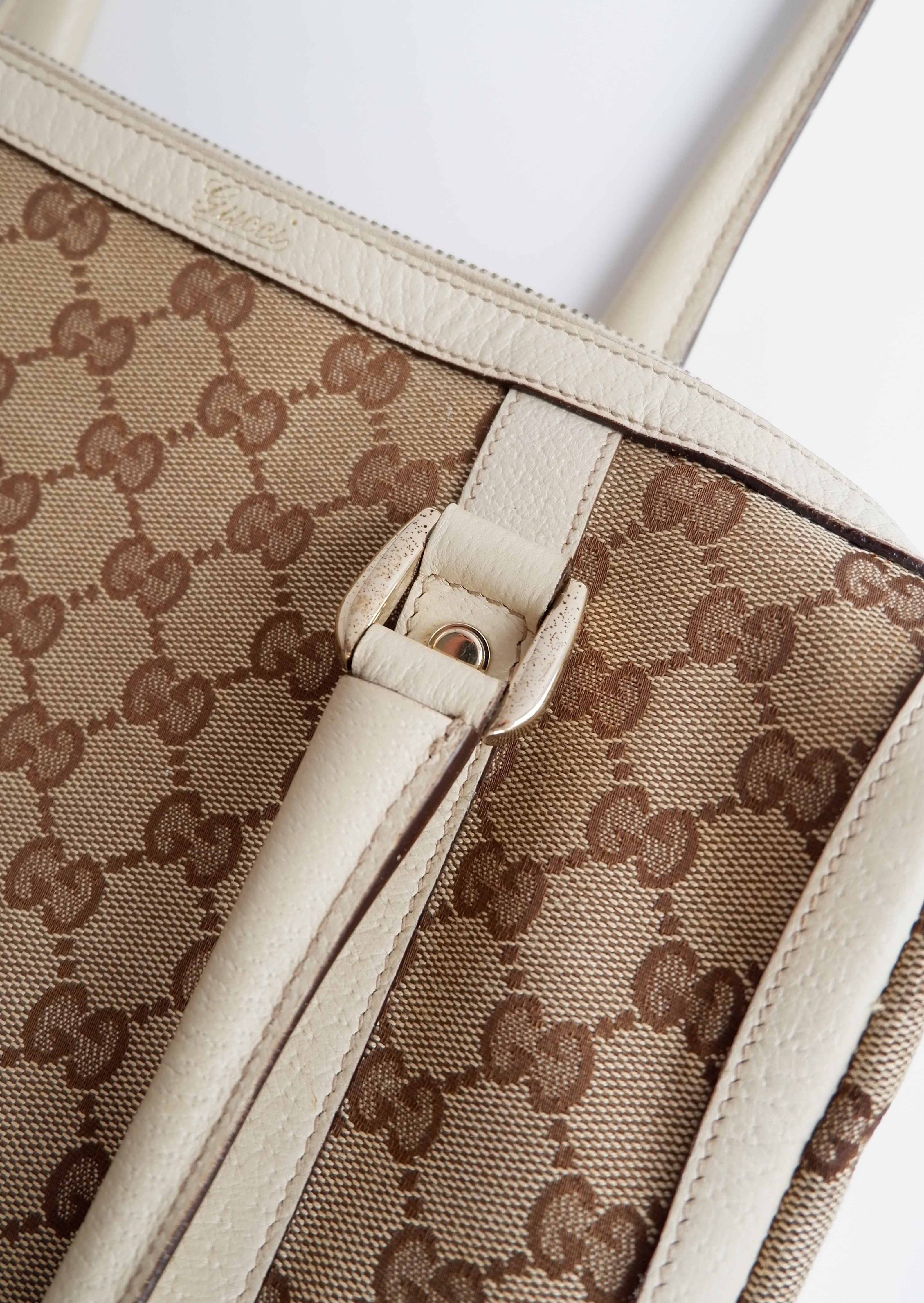 Sac bandoulière Gucci d'occasion authentique en toile GG blanche