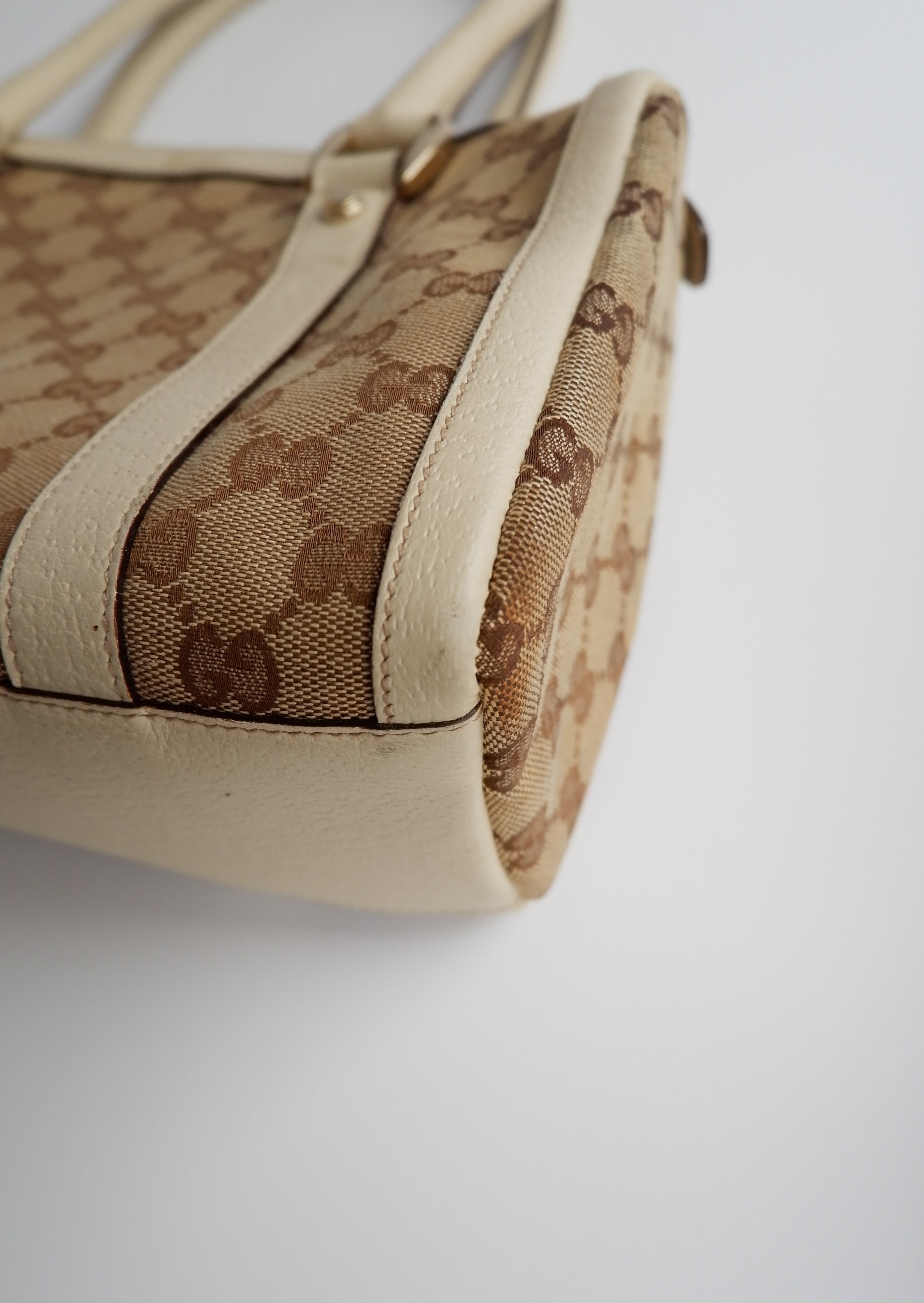 Sac bandoulière Gucci d'occasion authentique en toile GG blanche