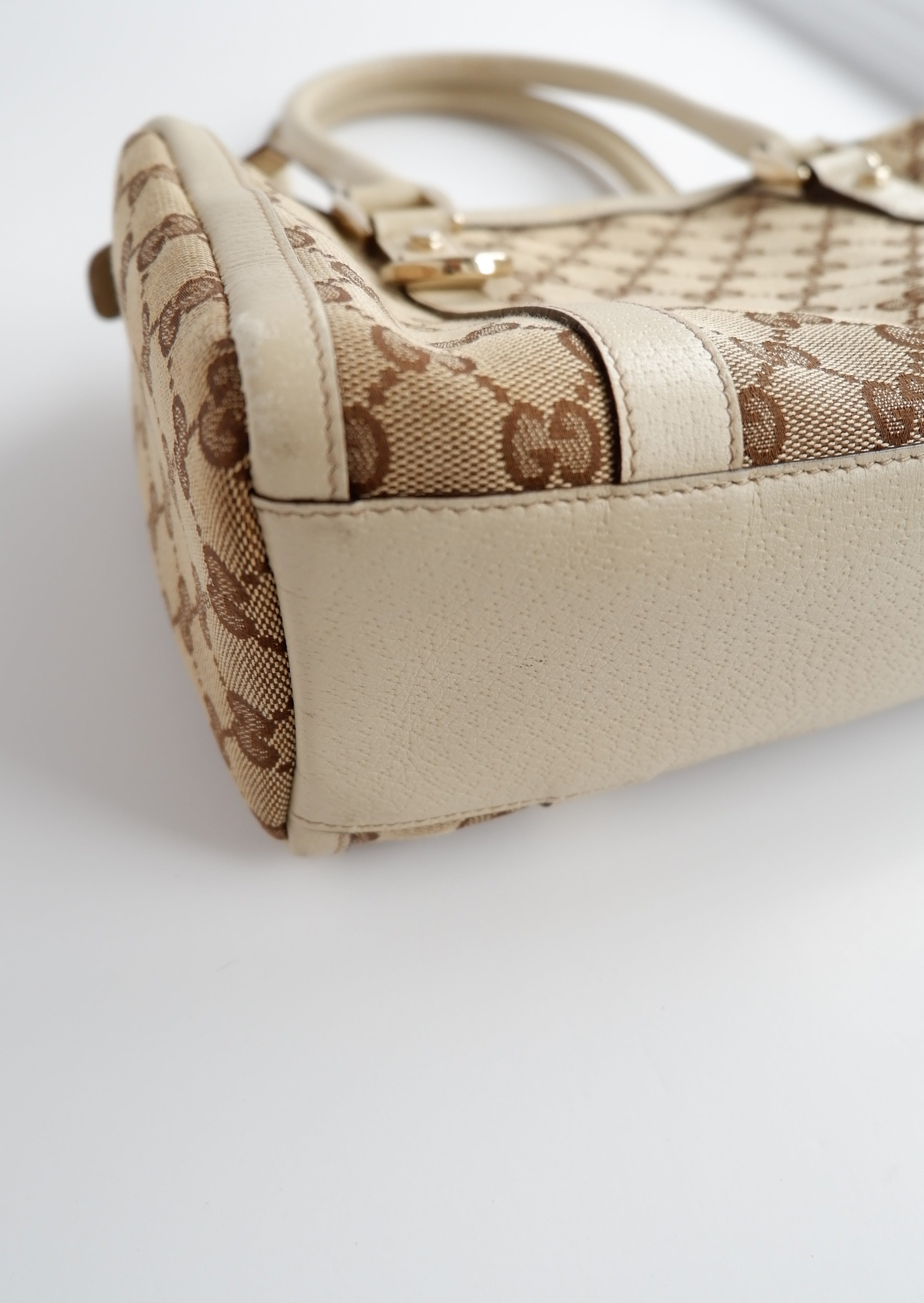 Sac bandoulière Gucci d'occasion authentique en toile GG blanche