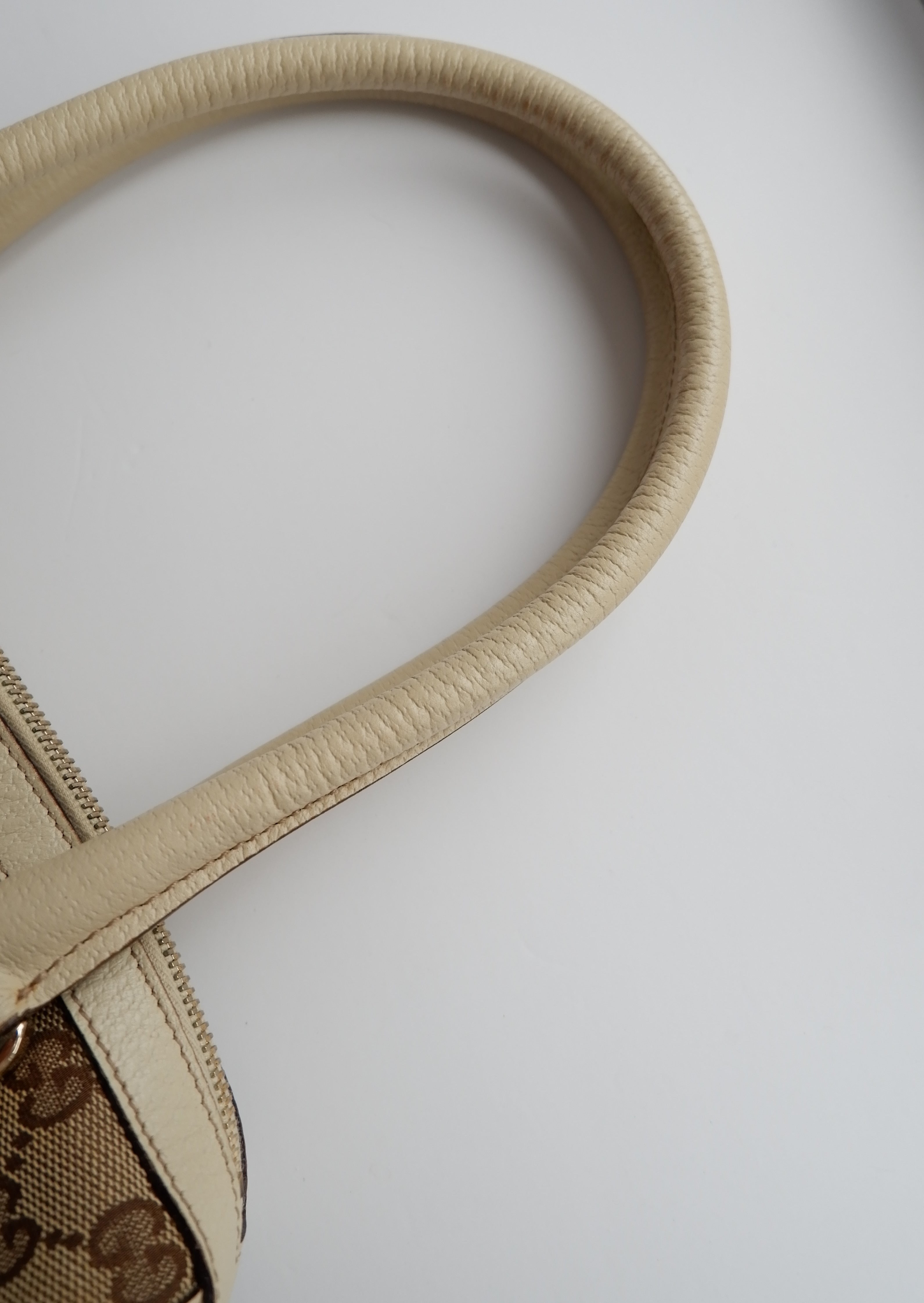 Sac bandoulière Gucci d'occasion authentique en toile GG blanche