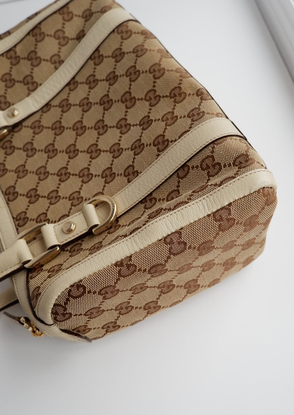 Sac bandoulière Gucci d'occasion authentique en toile GG blanche
