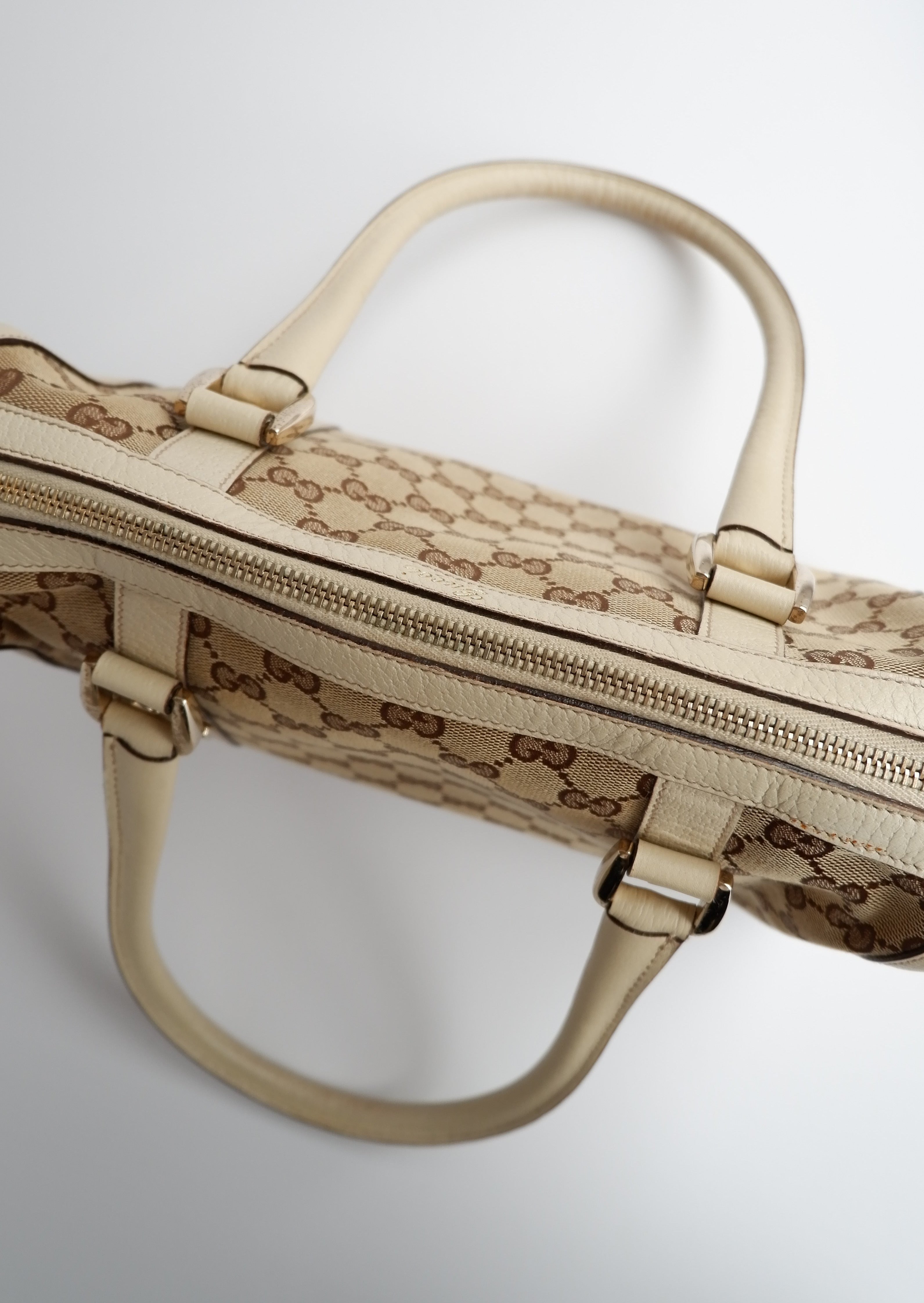 Sac bandoulière Gucci d'occasion authentique en toile GG blanche