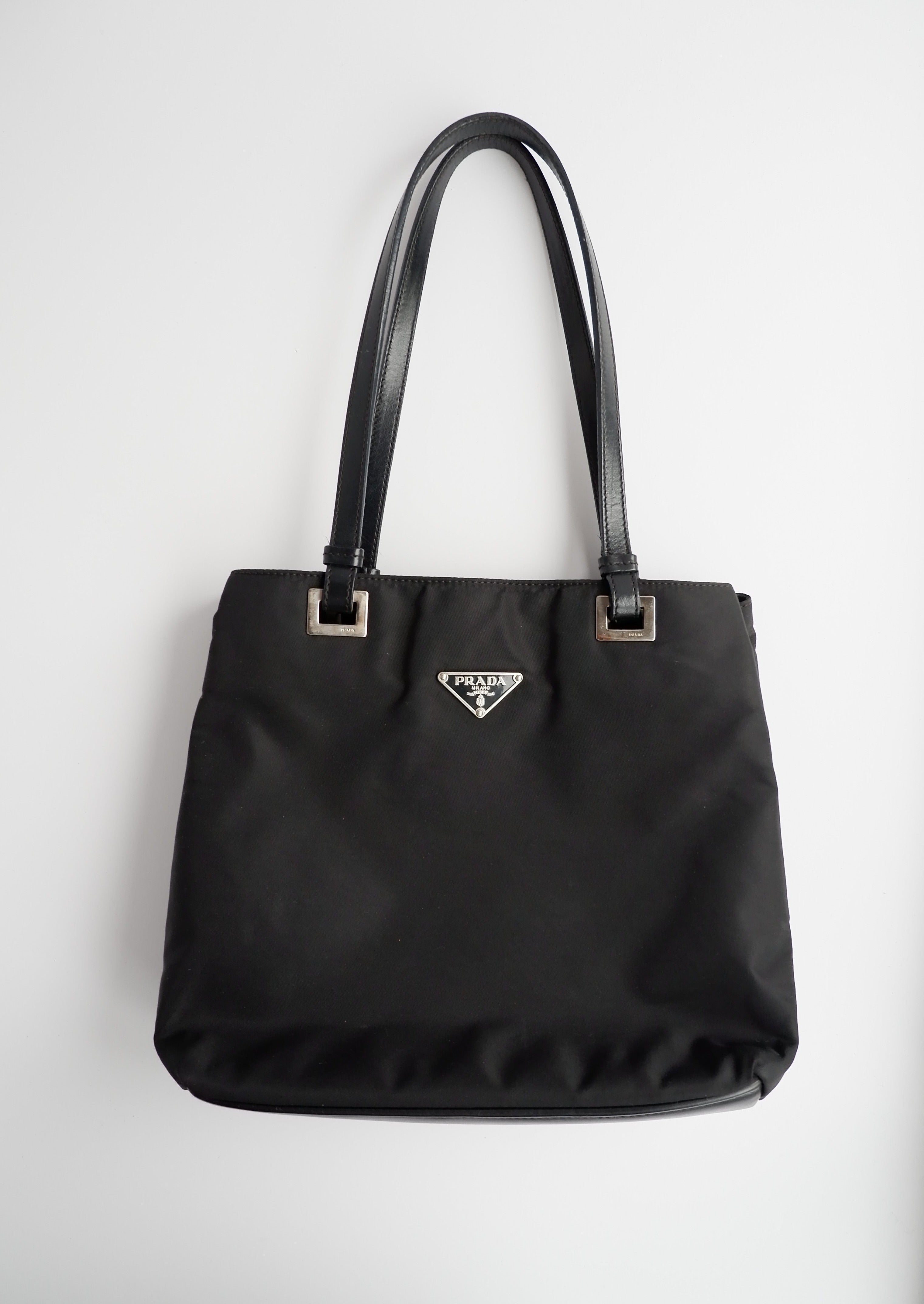 Sac cabas Prada authentique en nylon noir d'occasion