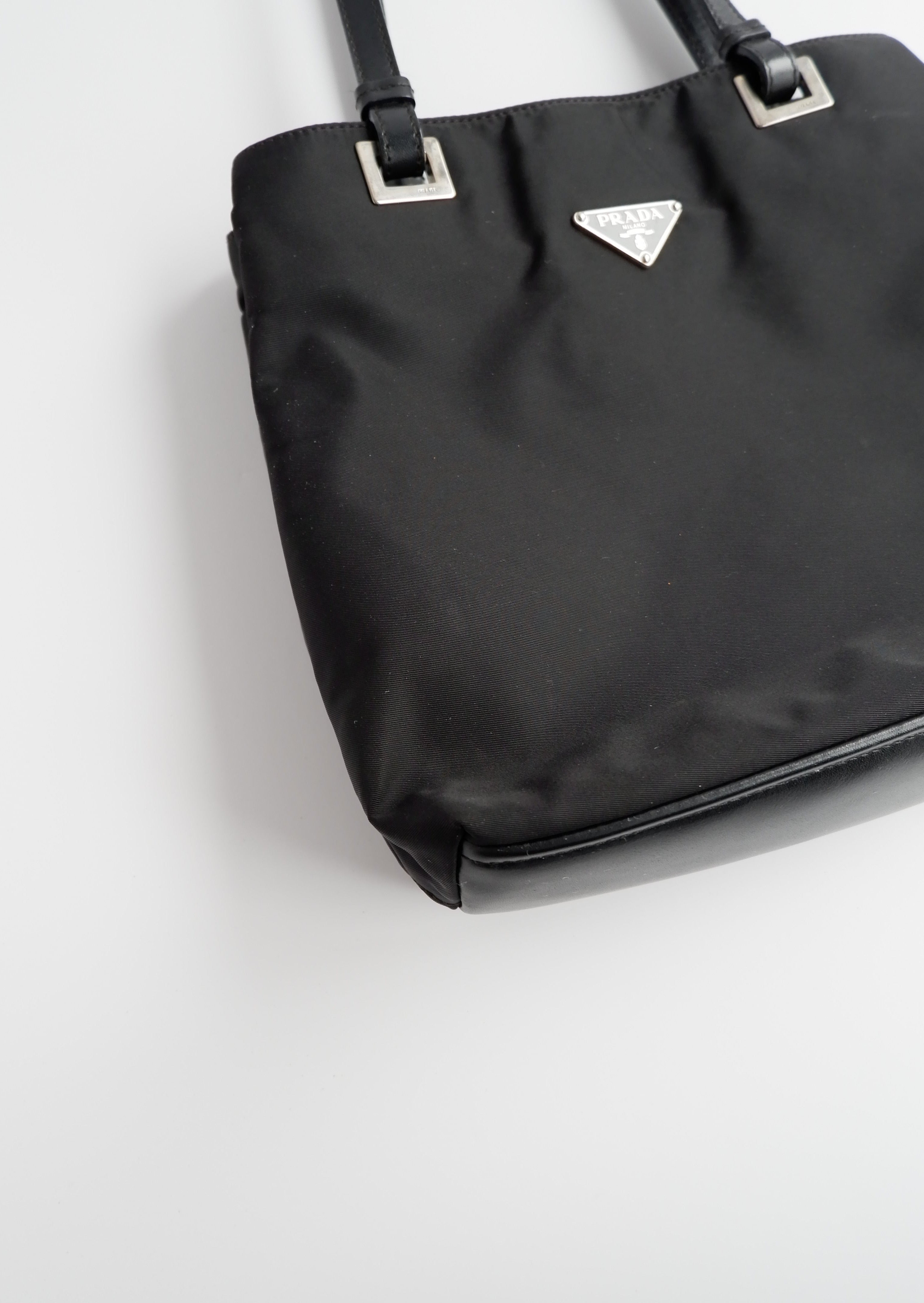 Sac cabas Prada authentique en nylon noir d'occasion