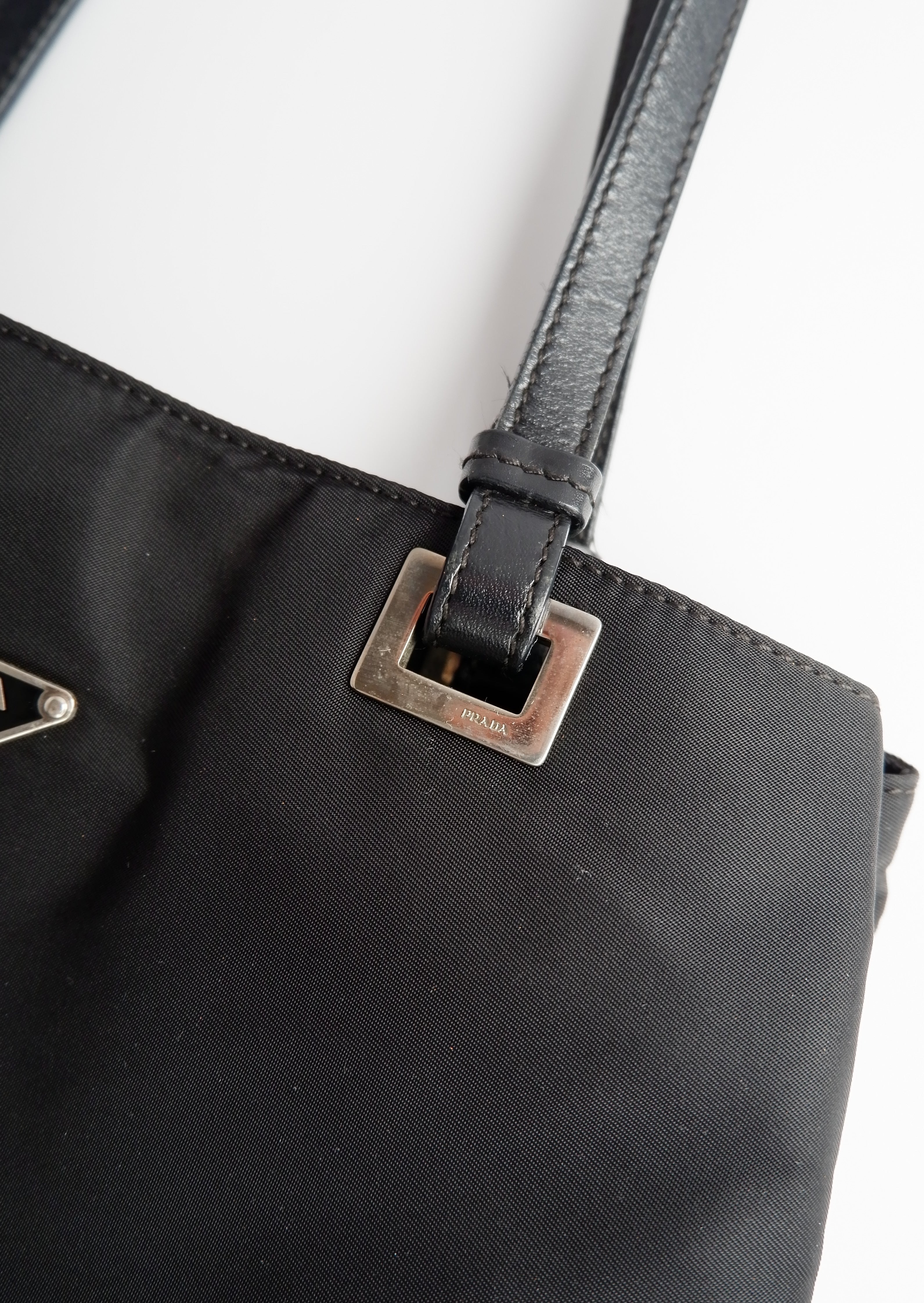 Sac cabas Prada authentique en nylon noir d'occasion