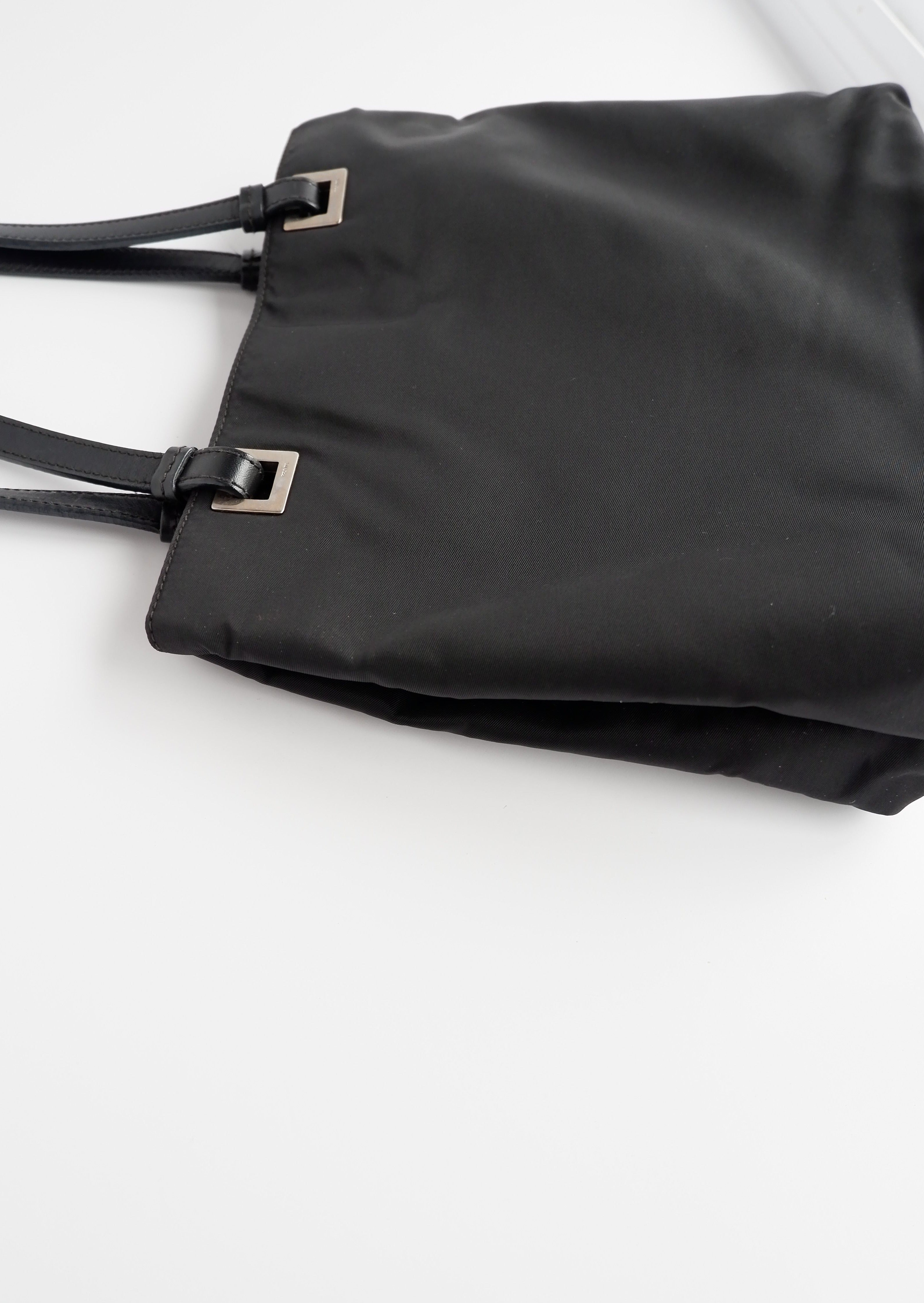 Sac cabas Prada authentique en nylon noir d'occasion