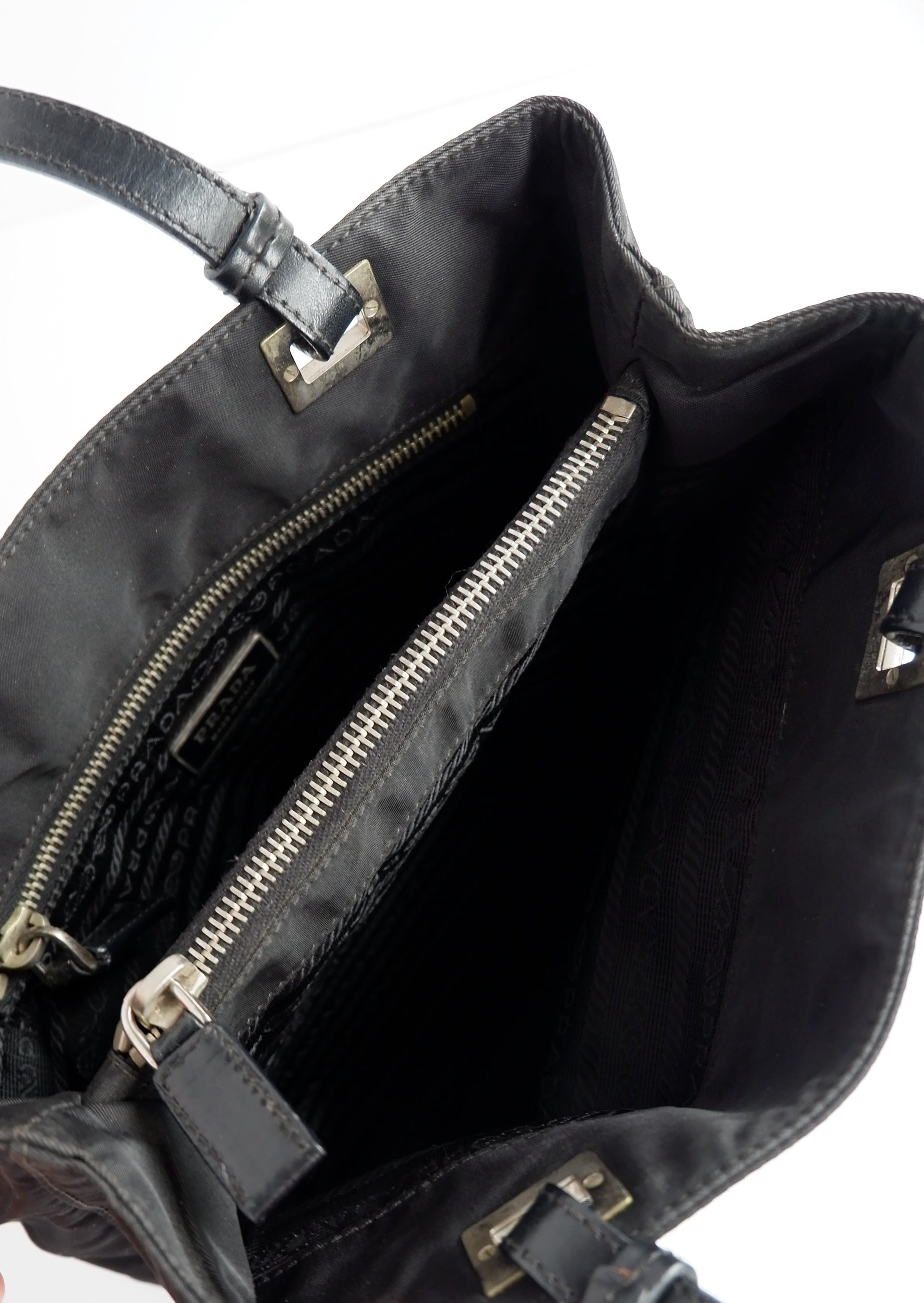 Sac cabas Prada authentique en nylon noir d'occasion