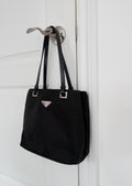 Sac cabas Prada authentique en nylon noir d'occasion