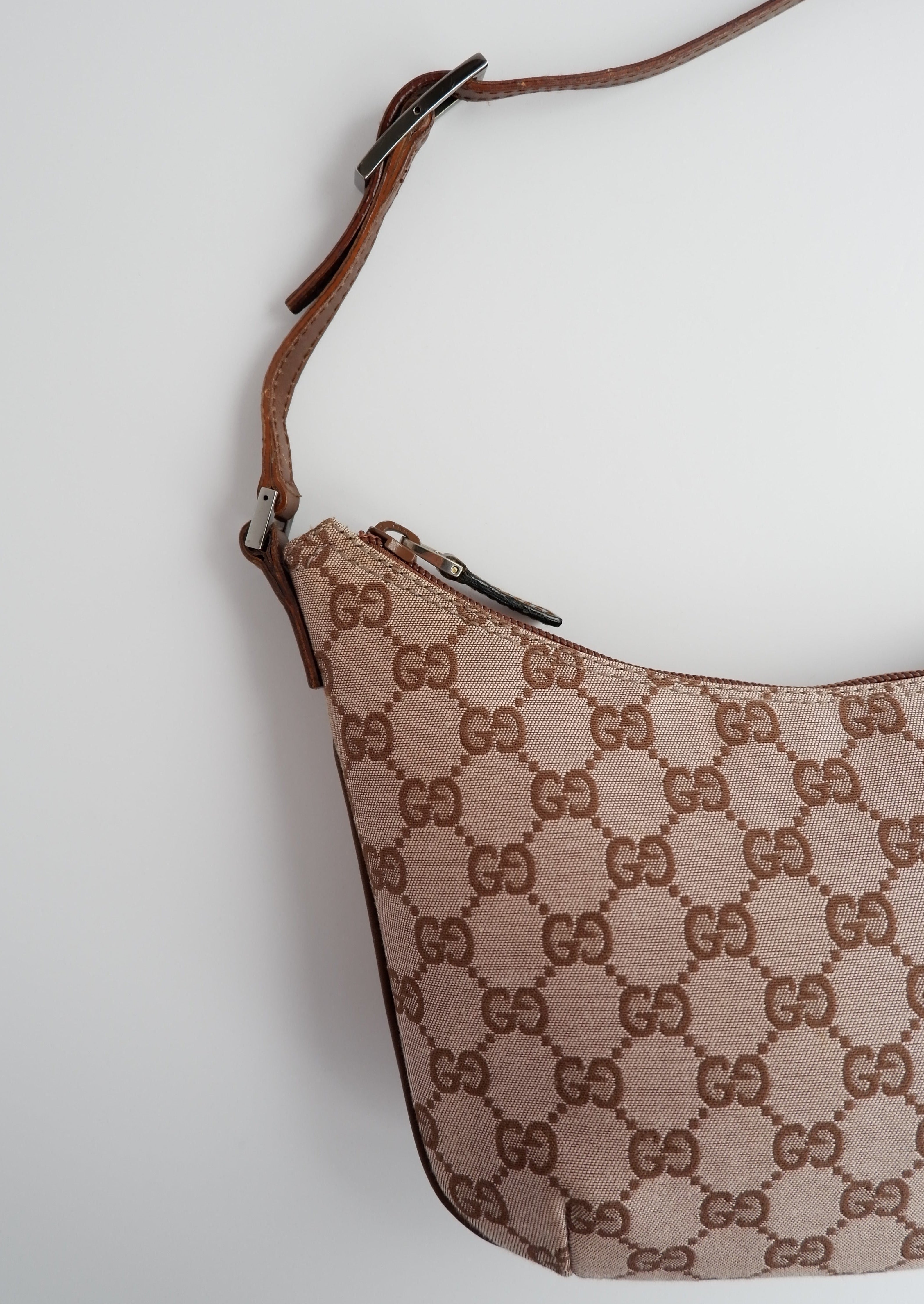 Authentique Sac à Main d'Épaule Pochette Gucci Marron en Toile GG d'Occasion