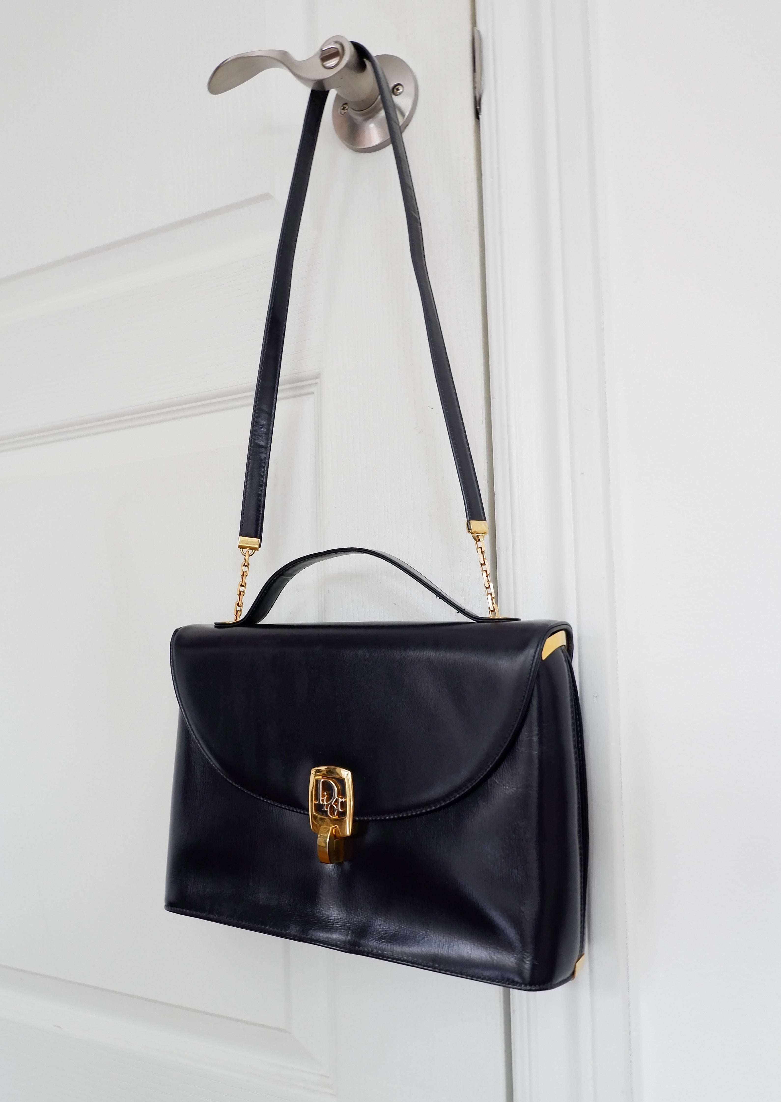 Sac à main Dior vintage d'occasion authentique en cuir bleu marine avec bandoulière
