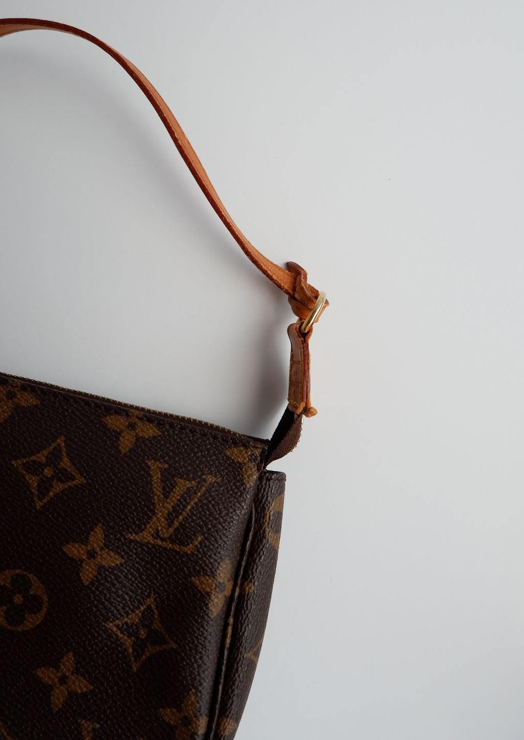 Sac à bandoulière Louis Vuitton Pochette Accessoires monogramme authentique d'occasion