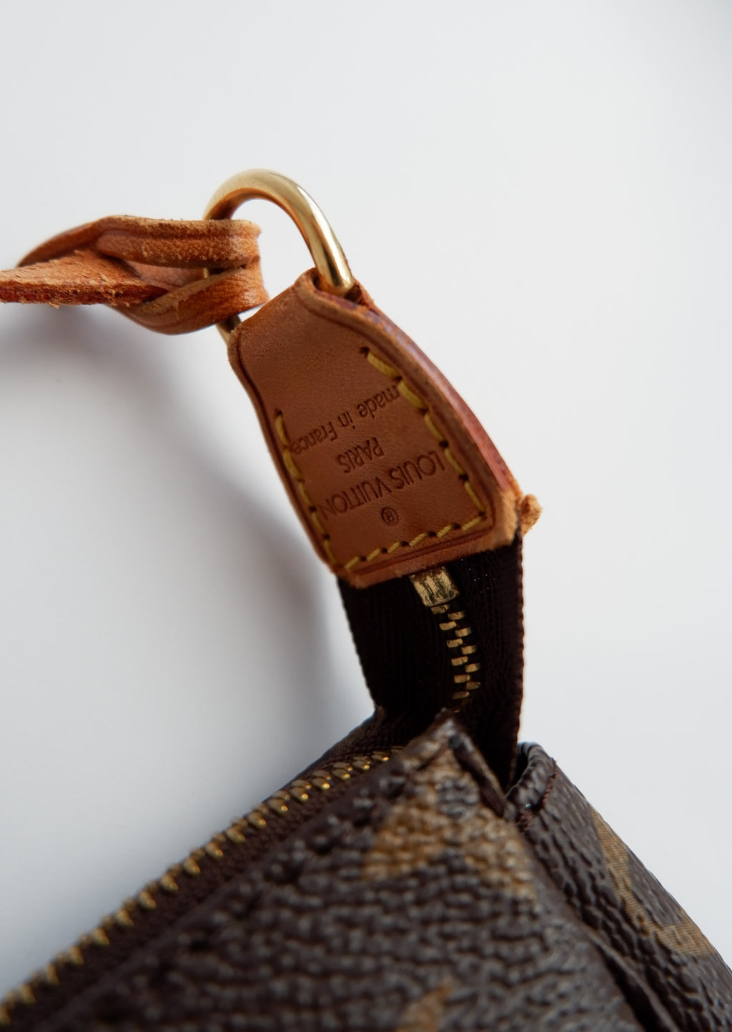 Sac à bandoulière Louis Vuitton Pochette Accessoires monogramme authentique d'occasion