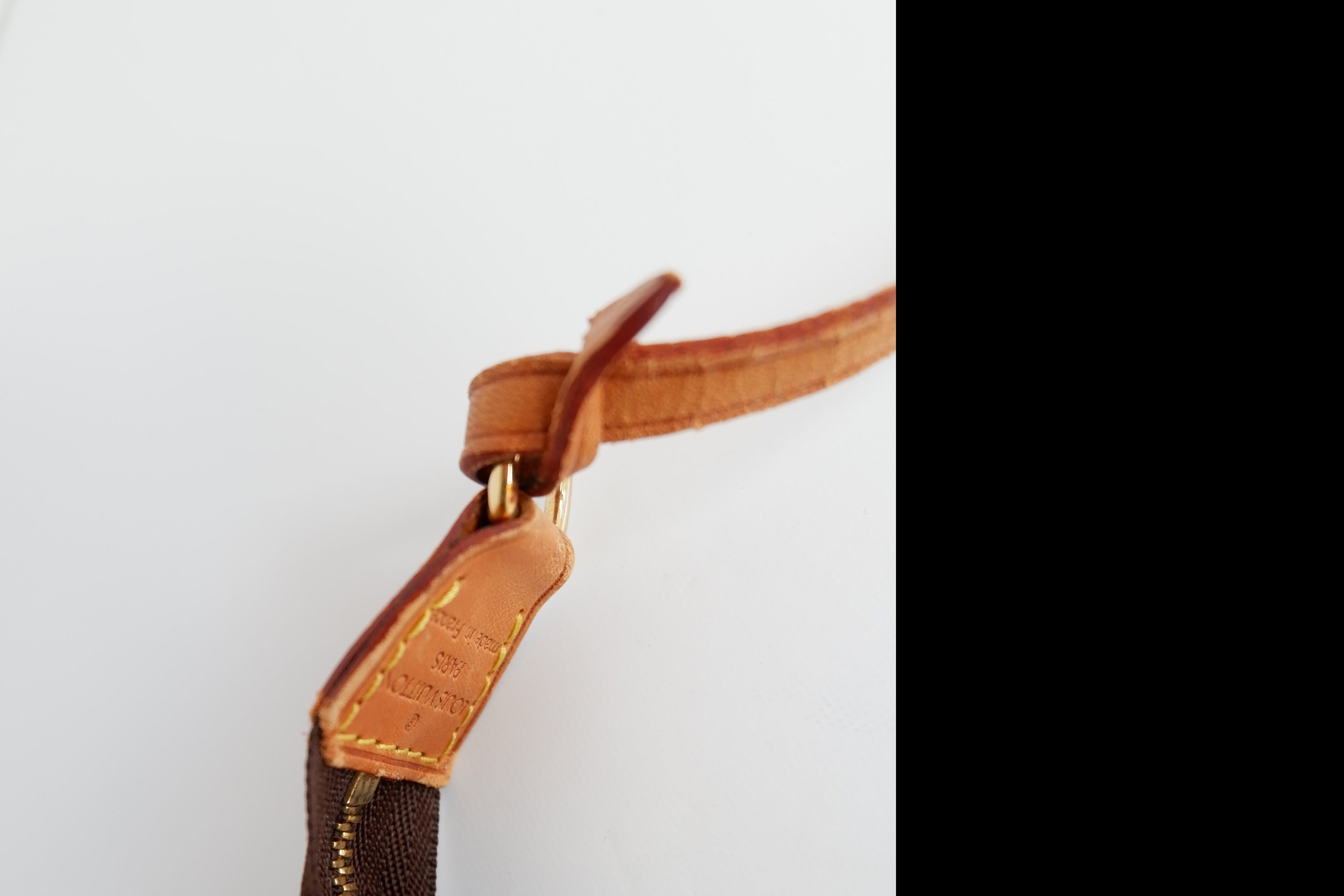 Sac à bandoulière Louis Vuitton Pochette Accessoires monogramme authentique d'occasion