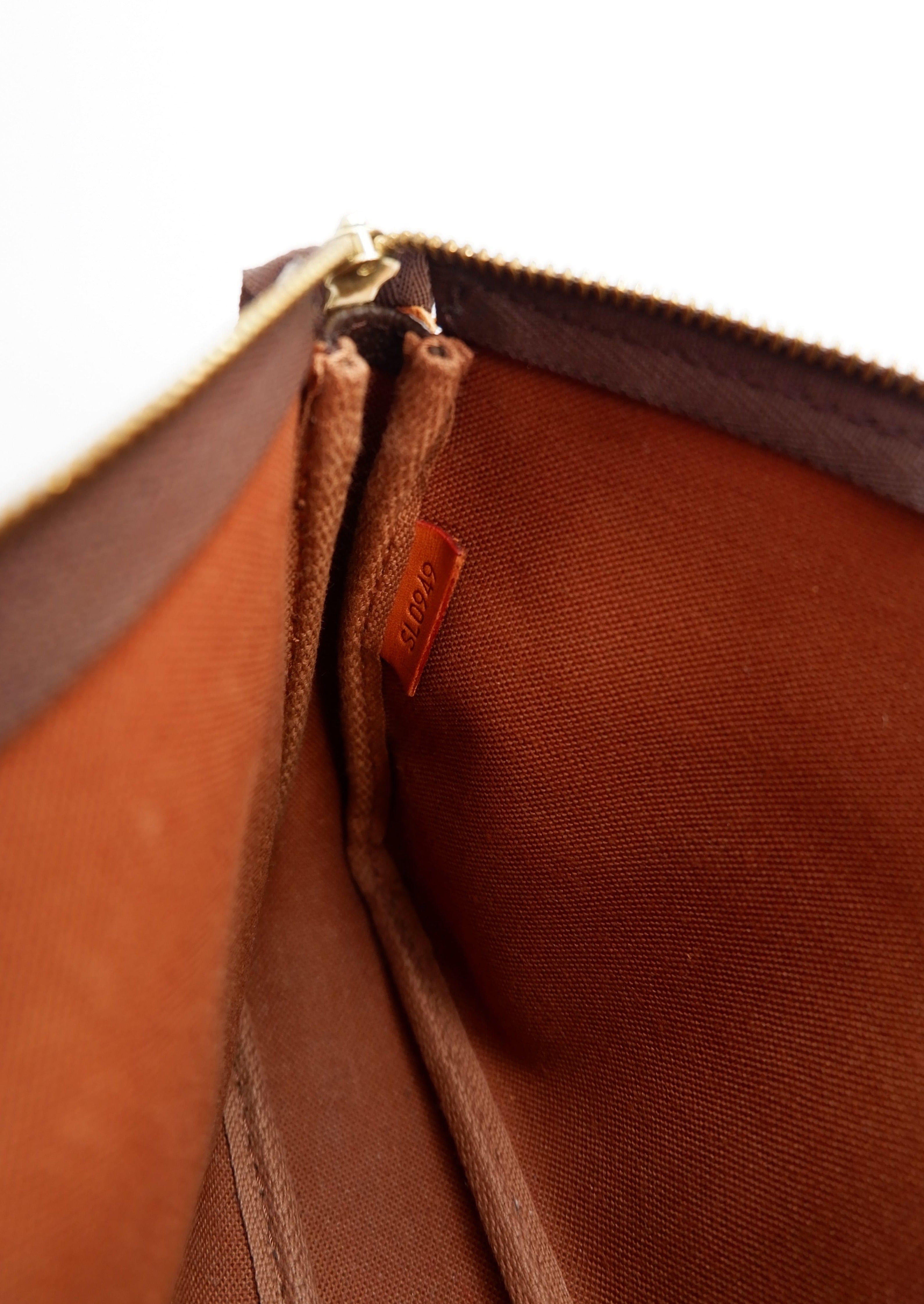 Sac à bandoulière Louis Vuitton Pochette Accessoires monogramme authentique d'occasion