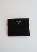 Portefeuille à deux volets carré Prada en toile enduite noire authentique d'occasion