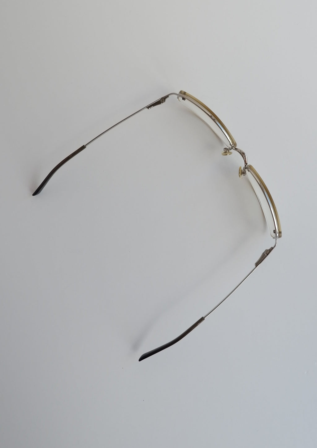 Authentiques lunettes de soleil Chanel Y2K d'occasion à monture carrée avec logo CC transparent