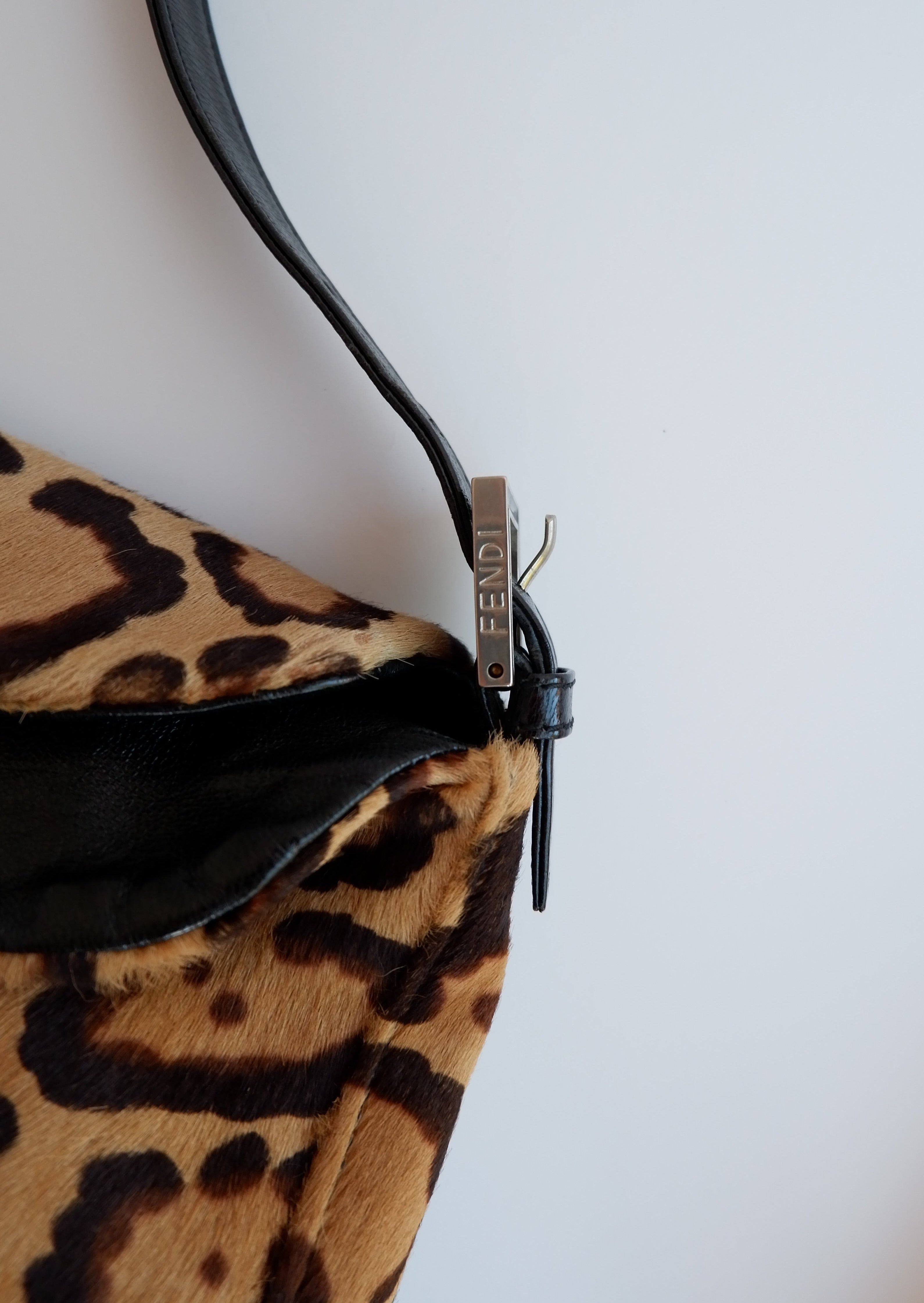 Authentique Sac bandoulière Fendi en poulain imprimé animalier d'occasion