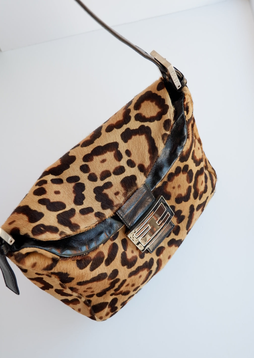 Authentique Sac bandoulière Fendi en poulain imprimé animalier d'occasion