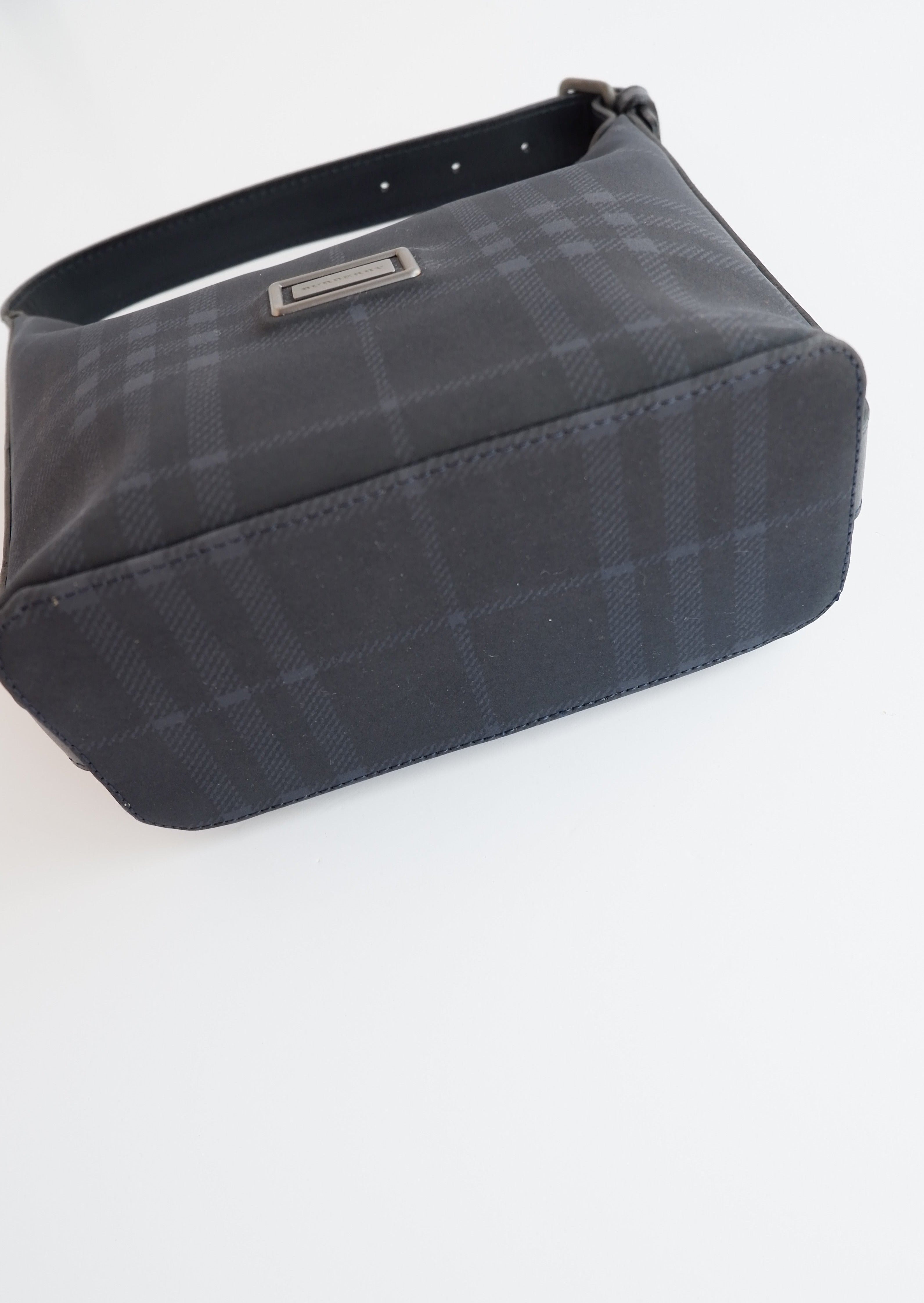 Authentique sac à main micro Burberry noir en toile d'occasion
