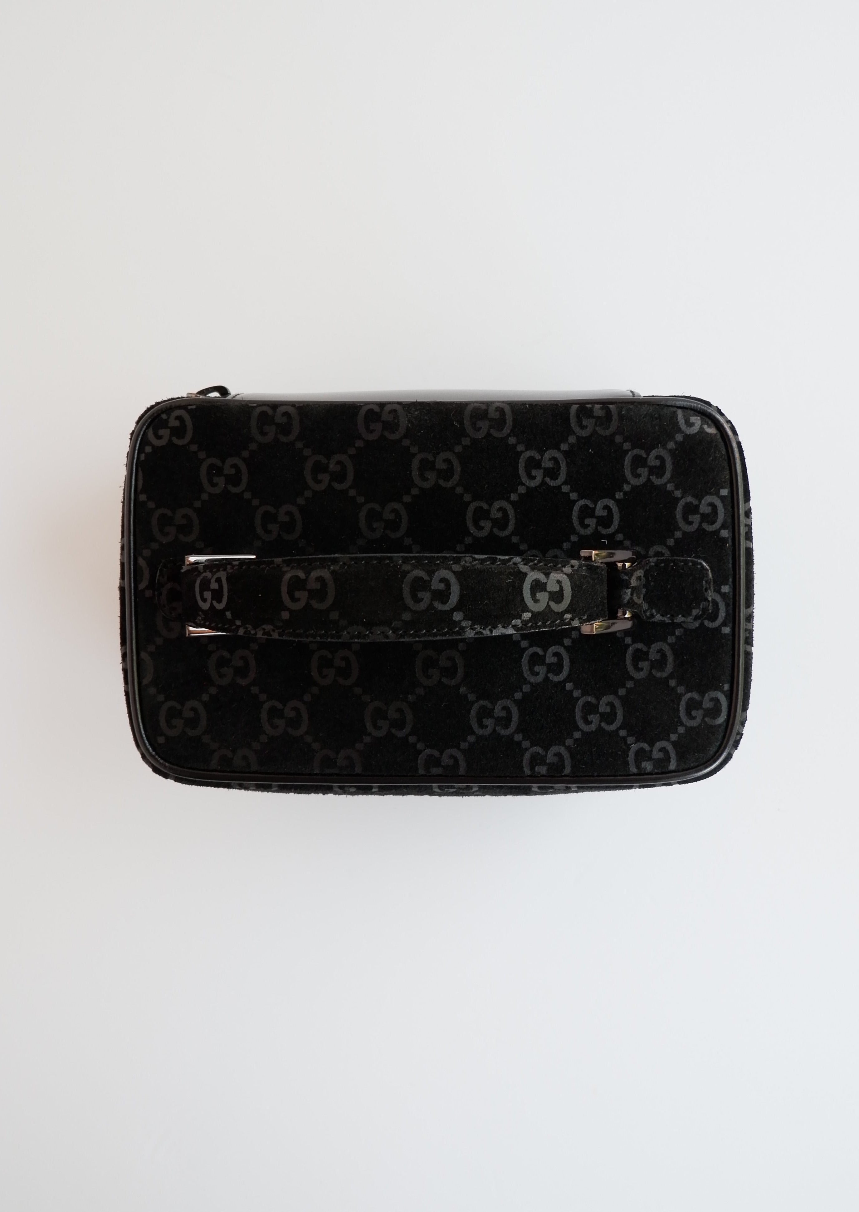 Authentique sac vanity Gucci en daim noir imprimé GG, d'occasion