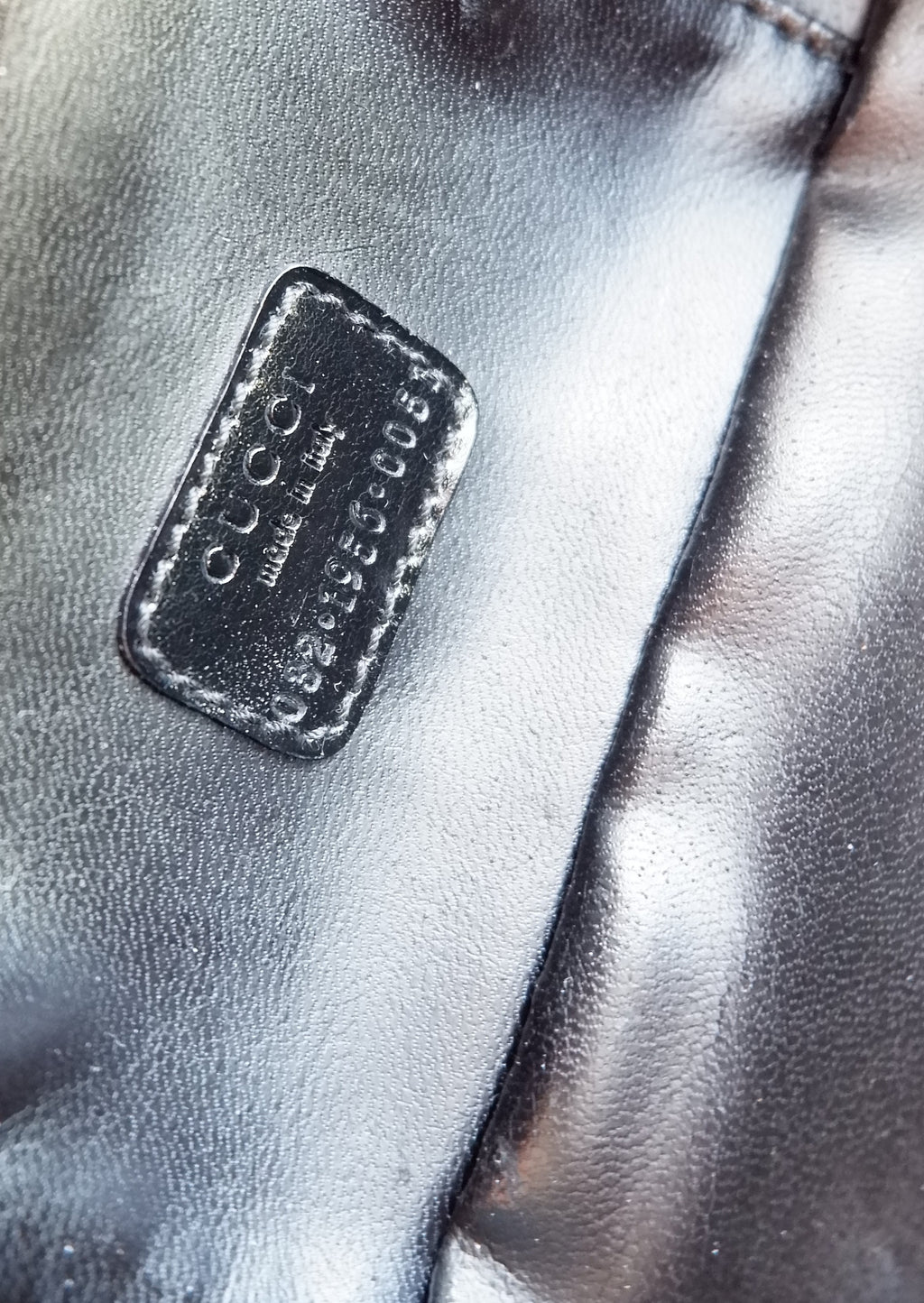 Authentique sac vanity Gucci en daim noir imprimé GG, d'occasion
