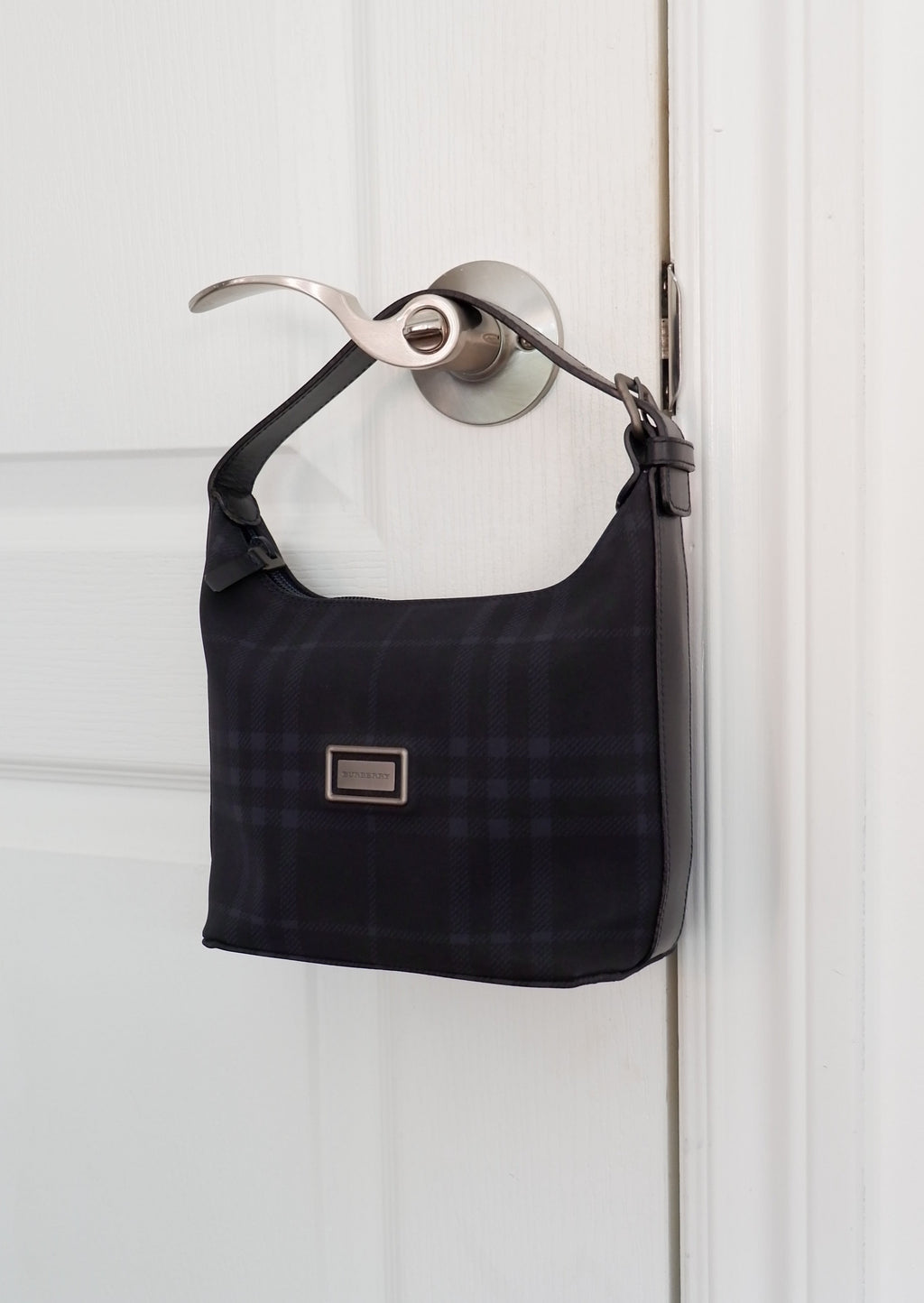 Authentique sac à main micro Burberry noir en toile d'occasion