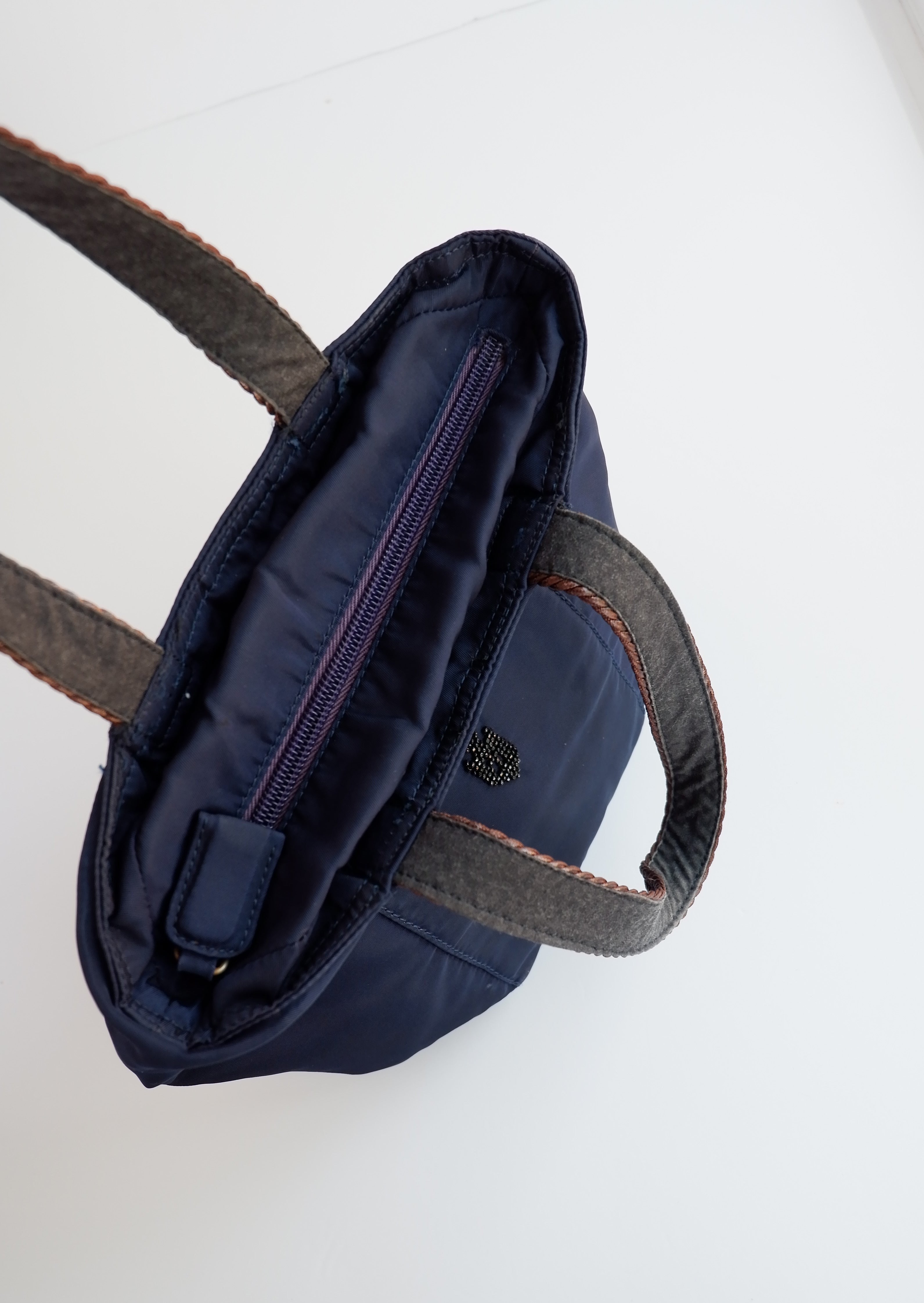 Cabas Authentique d'occasion Prada Tessuto en nylon bleu marine brodé de perles