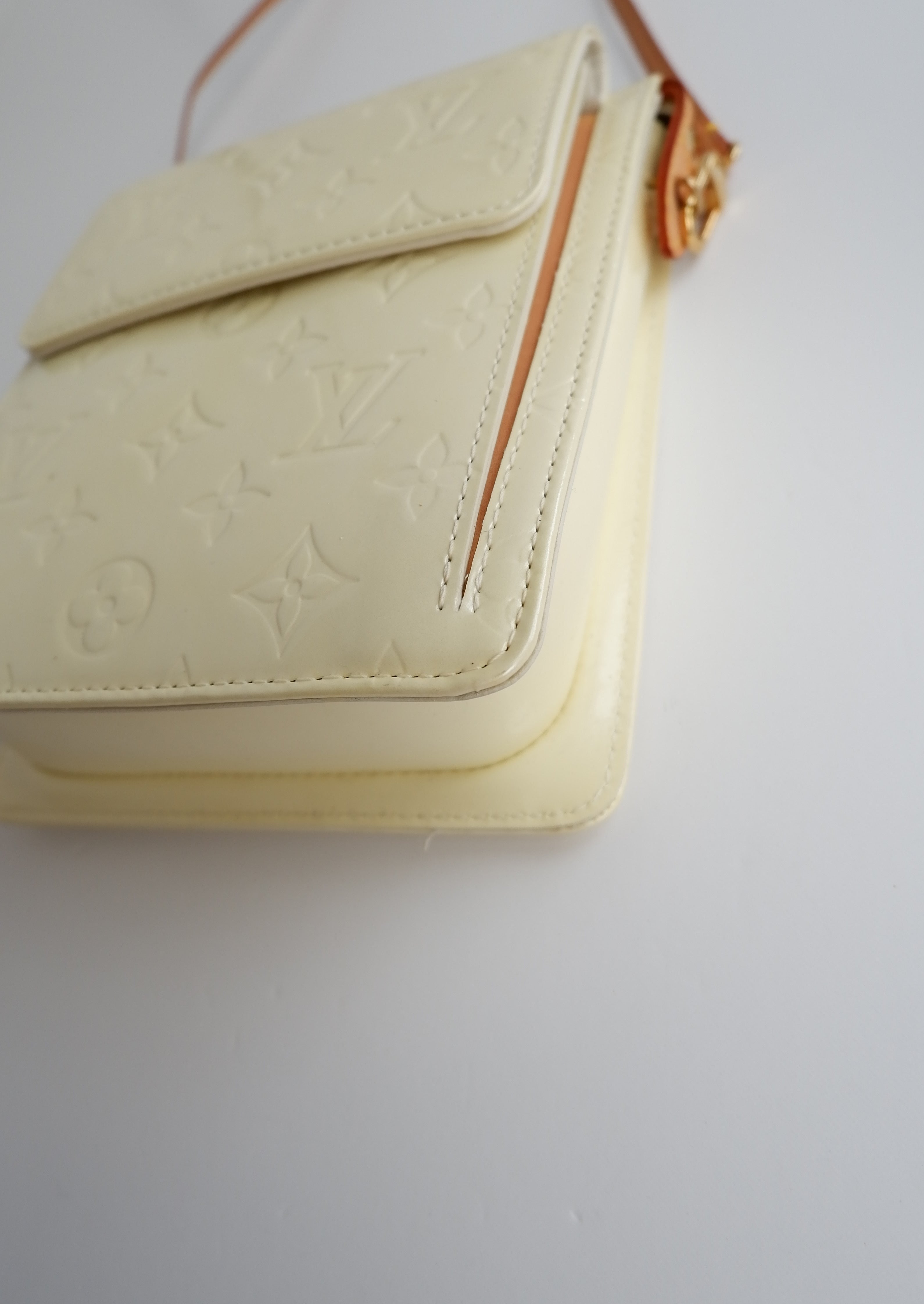 Authentic Preowned Louis Vuitton Monogram Vernis Cream/Ivory Mott Shoulder Bag