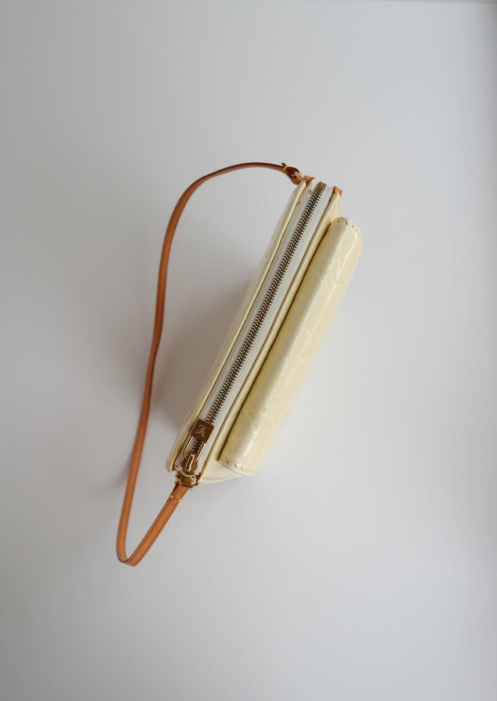 Authentic Preowned Louis Vuitton Monogram Vernis Cream/Ivory Mott Shoulder Bag