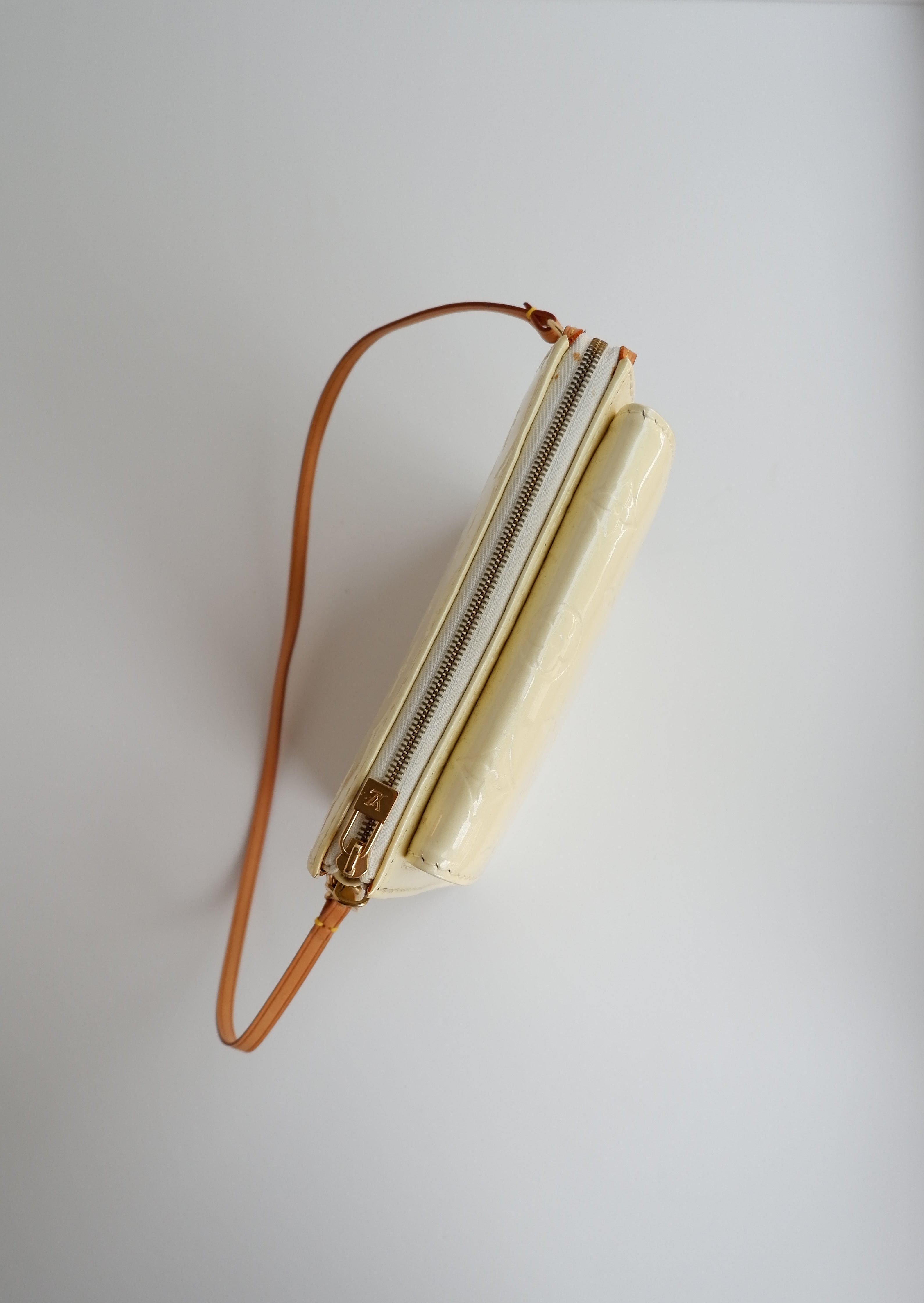 Authentic Preowned Louis Vuitton Monogram Vernis Cream/Ivory Mott Shoulder Bag