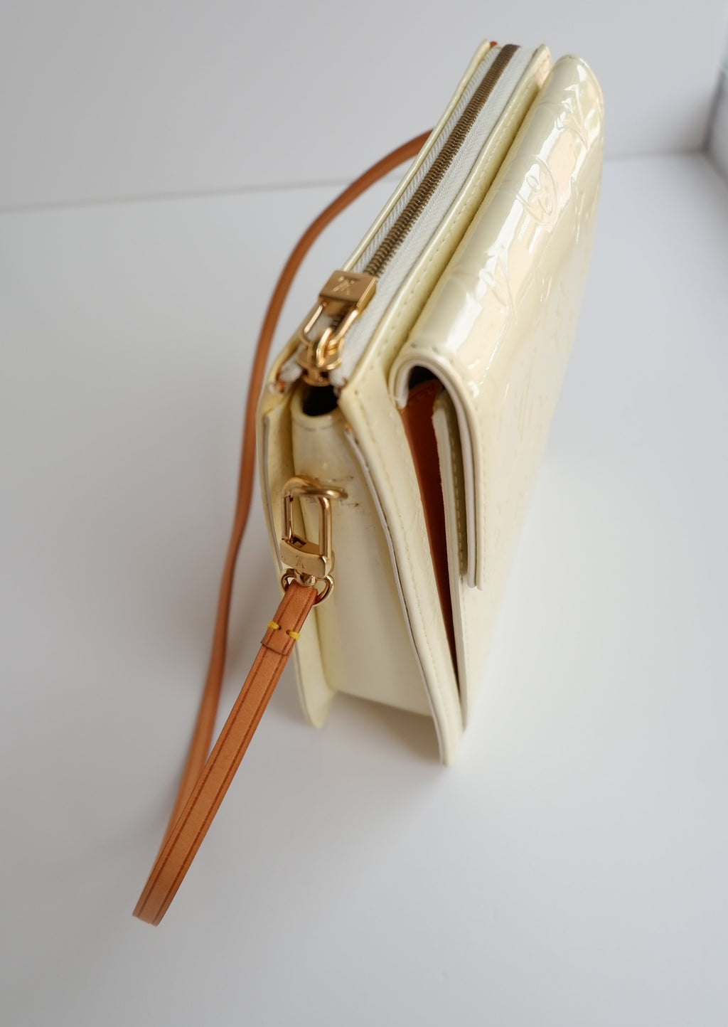 Authentic Preowned Louis Vuitton Monogram Vernis Cream/Ivory Mott Shoulder Bag