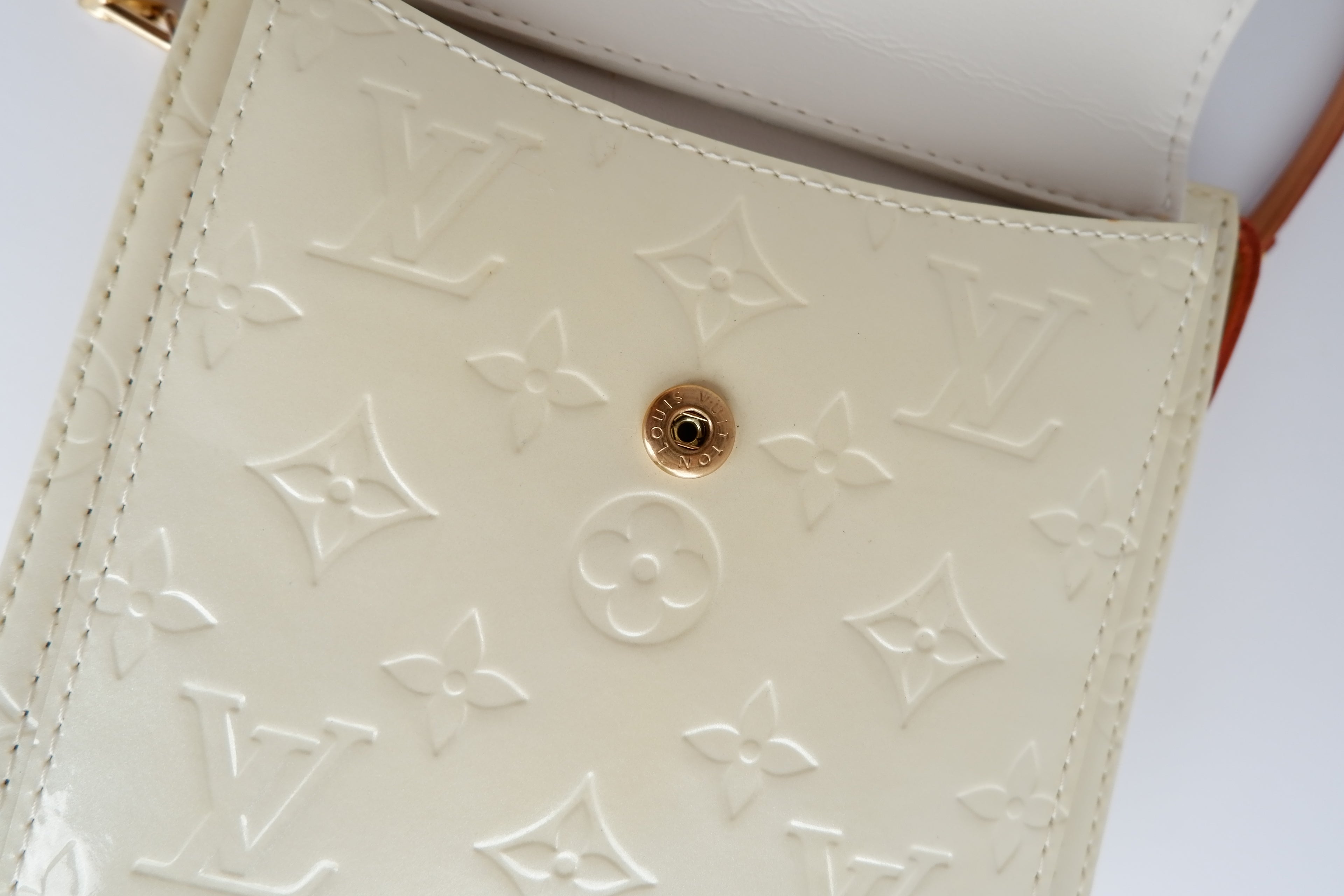 Authentic Preowned Louis Vuitton Monogram Vernis Cream/Ivory Mott Shoulder Bag