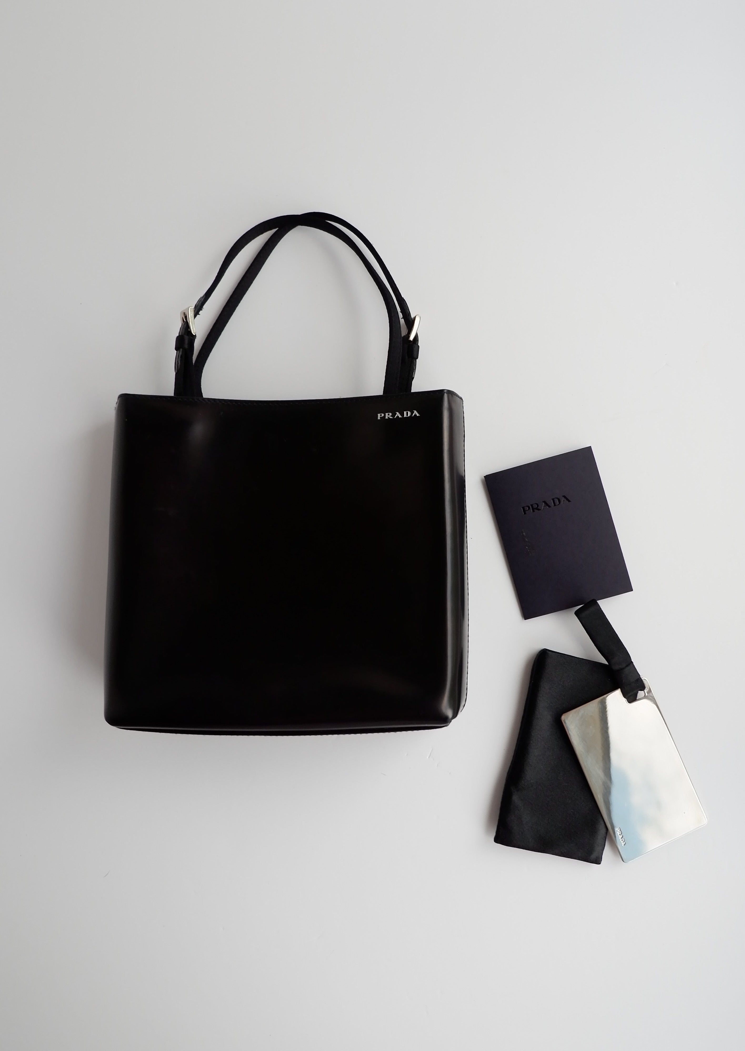 Sac/cabas micro Prada authentique d'occasion en cuir verni noir